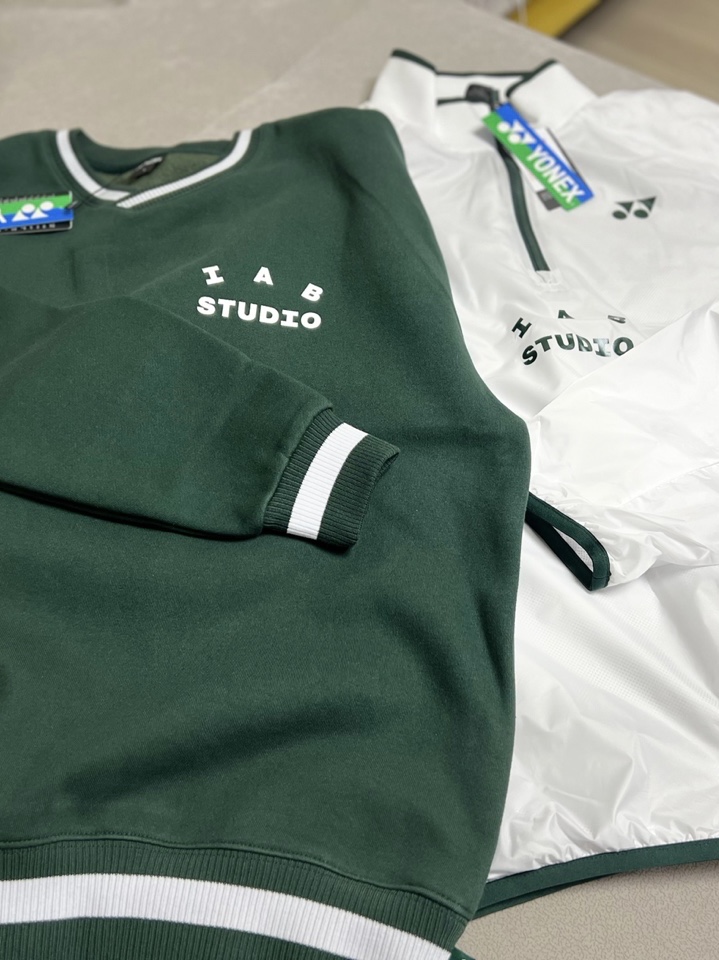 IAB Studio x Yonex Sweatshirt Green, IAB Studio x Yonex Woven Pullover White 착용 스타일 - 2