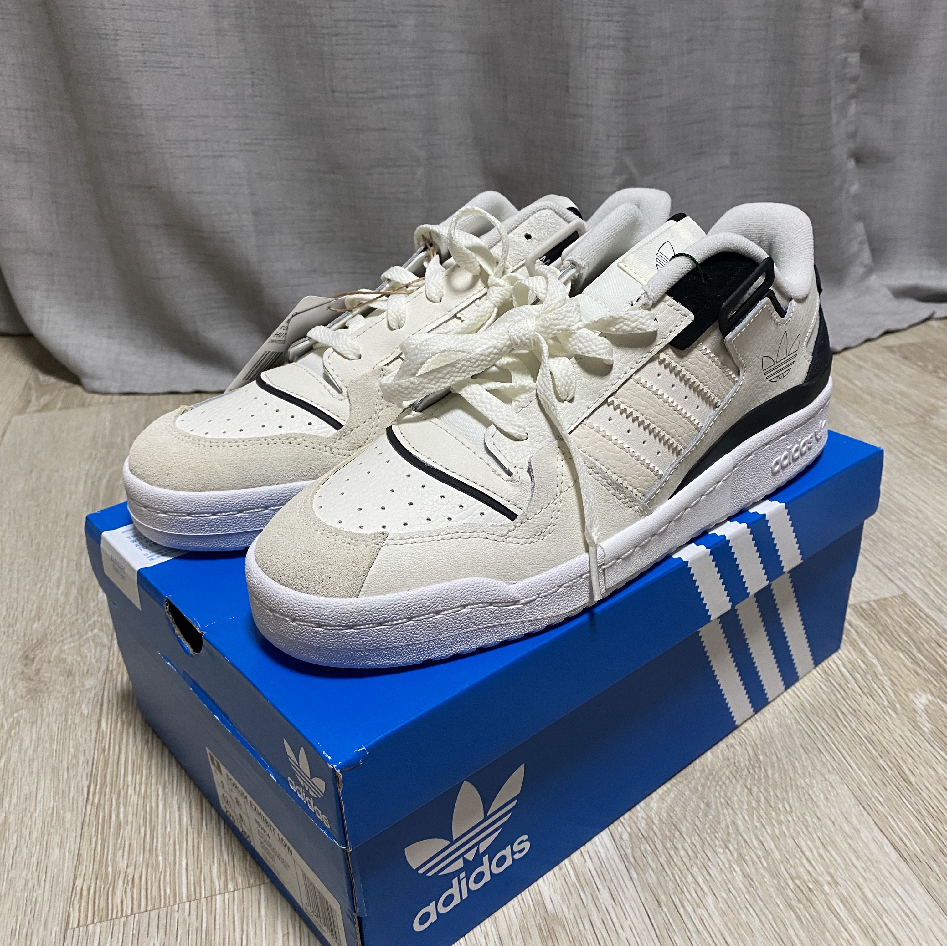 Adidas Forum Exhibit Low Off White Black 착용 스타일 - 2