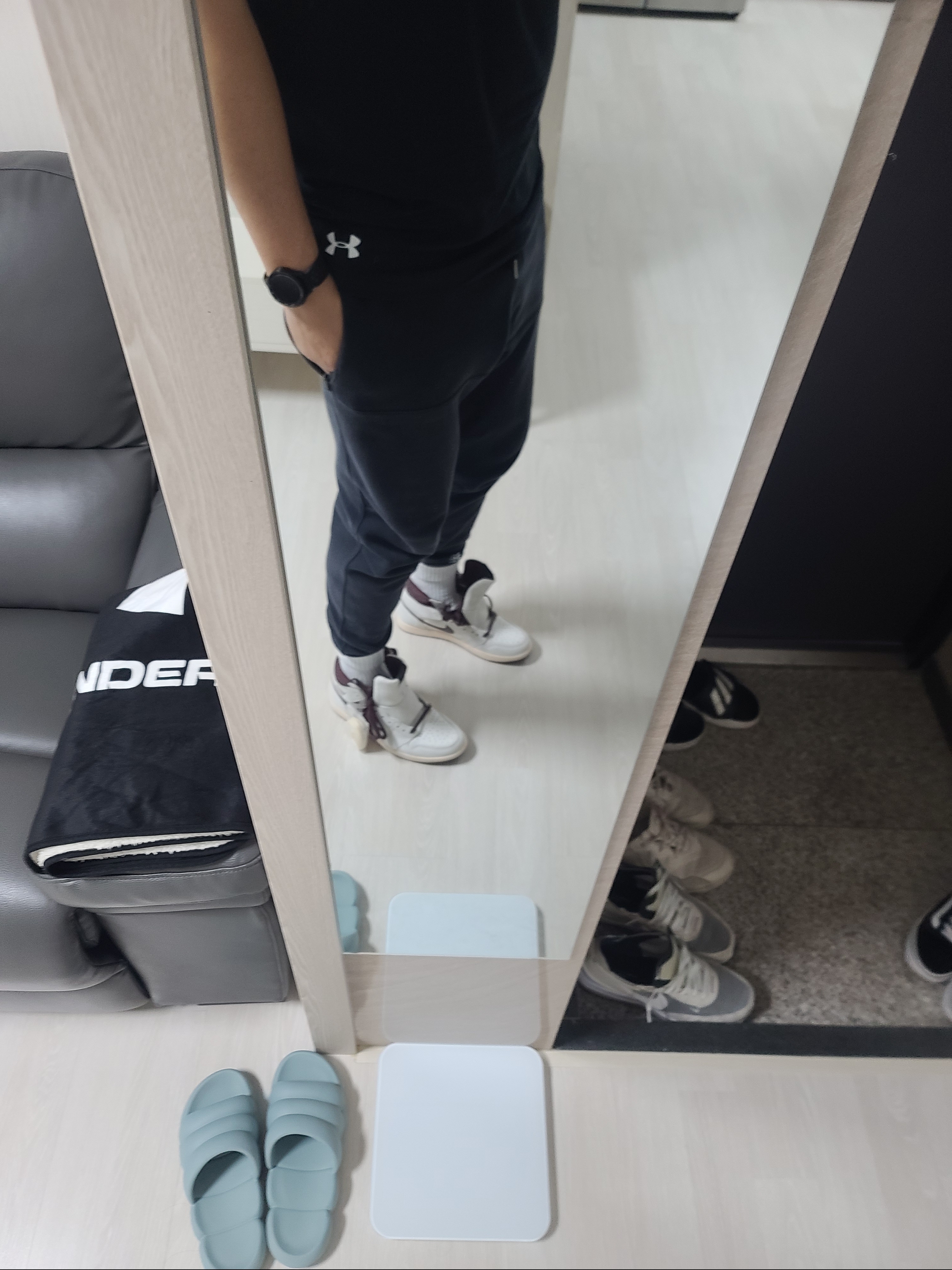Jordan 1 x A Ma Maniere Retro High OG SP Sail and Burgundy 착용 스타일