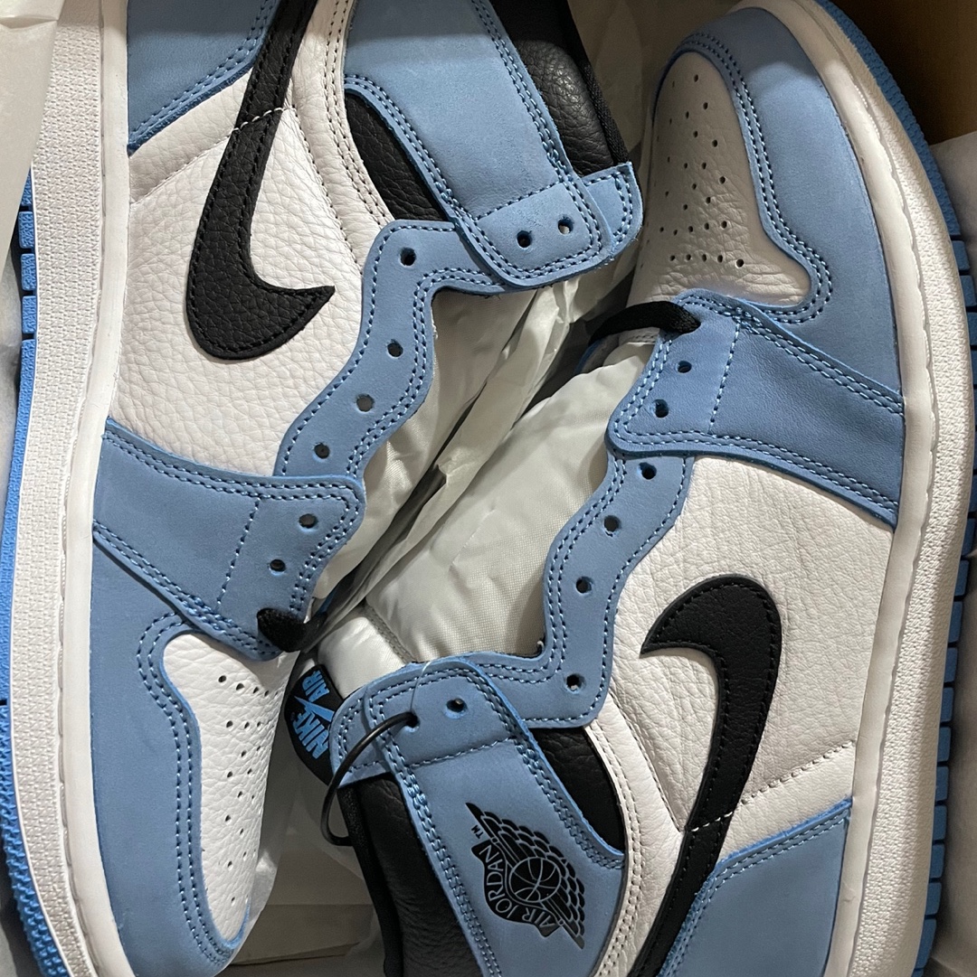 Jordan 1 Retro High OG University Blue 착용 스타일 - 2