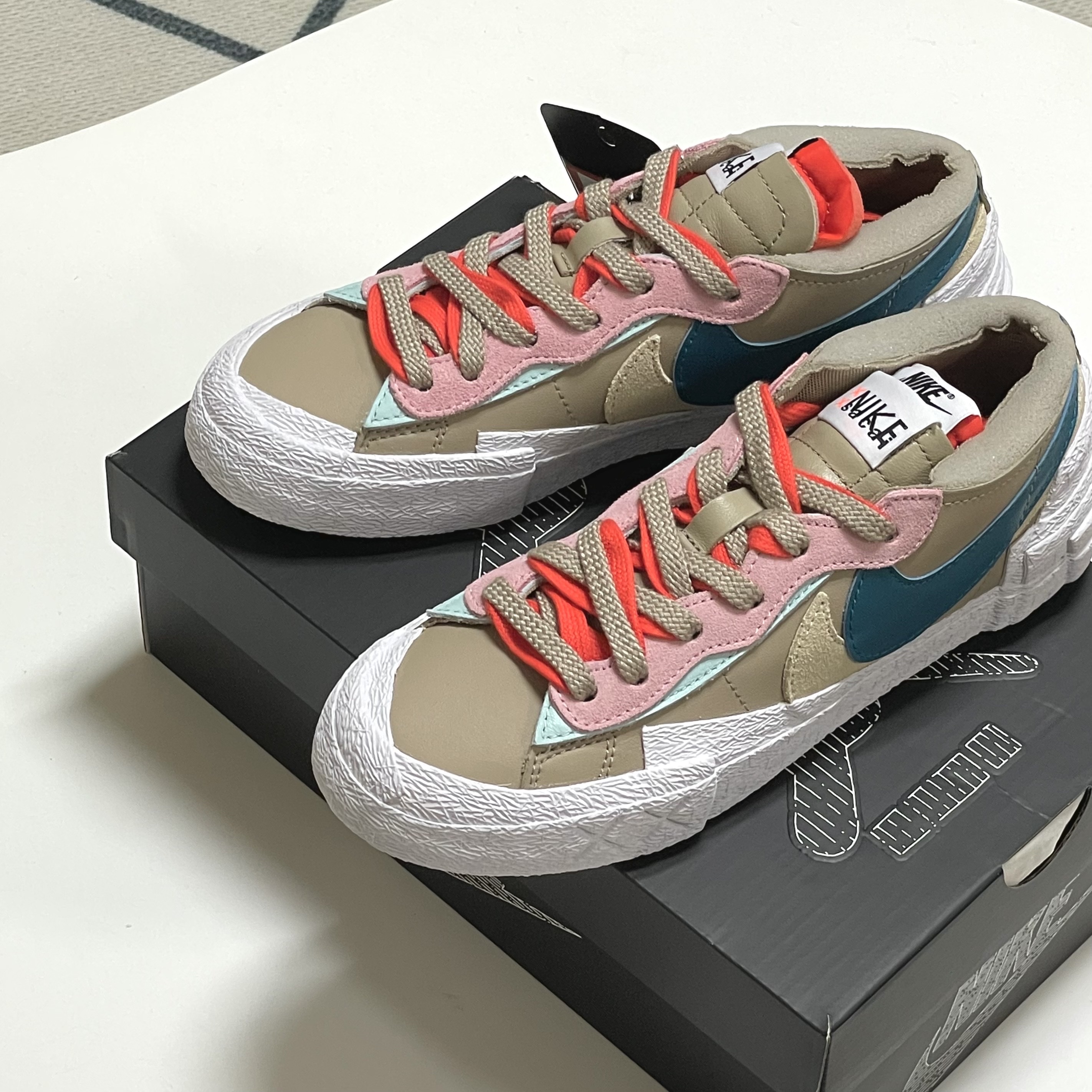 Nike x Sacai x Kaws Blazer Low Reed 착용 스타일 - 2