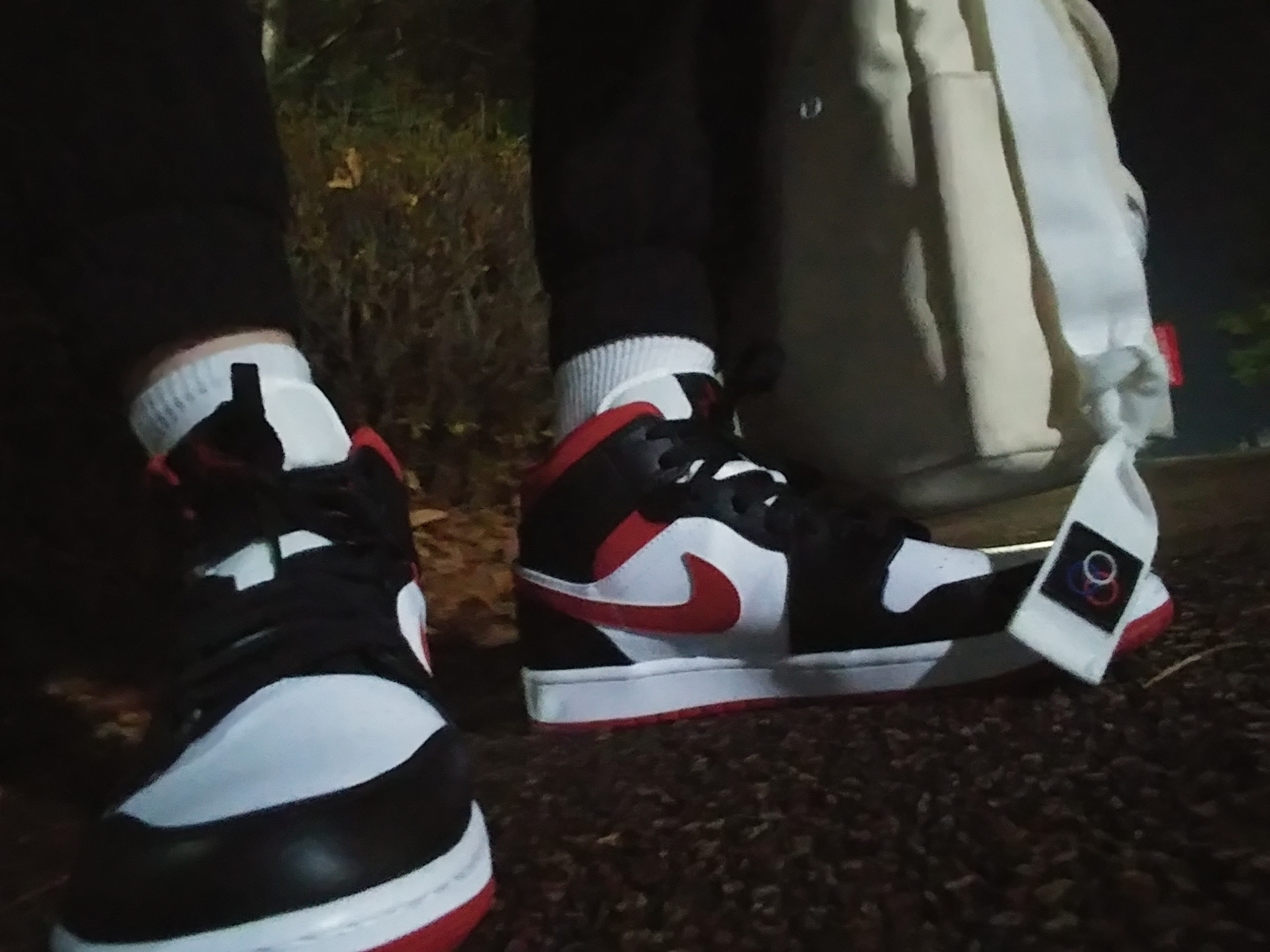 Jordan 1 Mid Gym Red Black White 착용 스타일