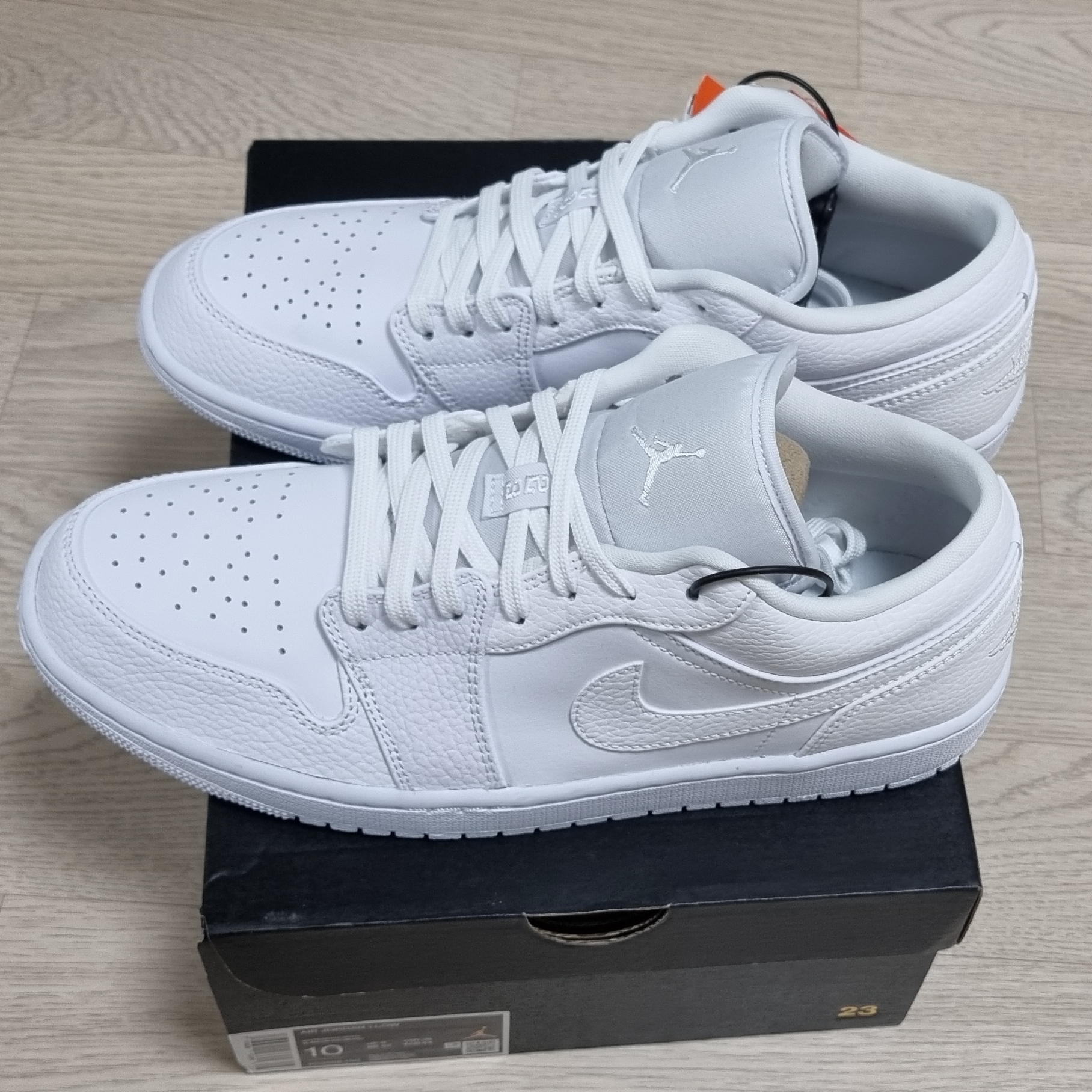 Jordan 1 Low Triple White Tumbled Leather 2020 착용 스타일