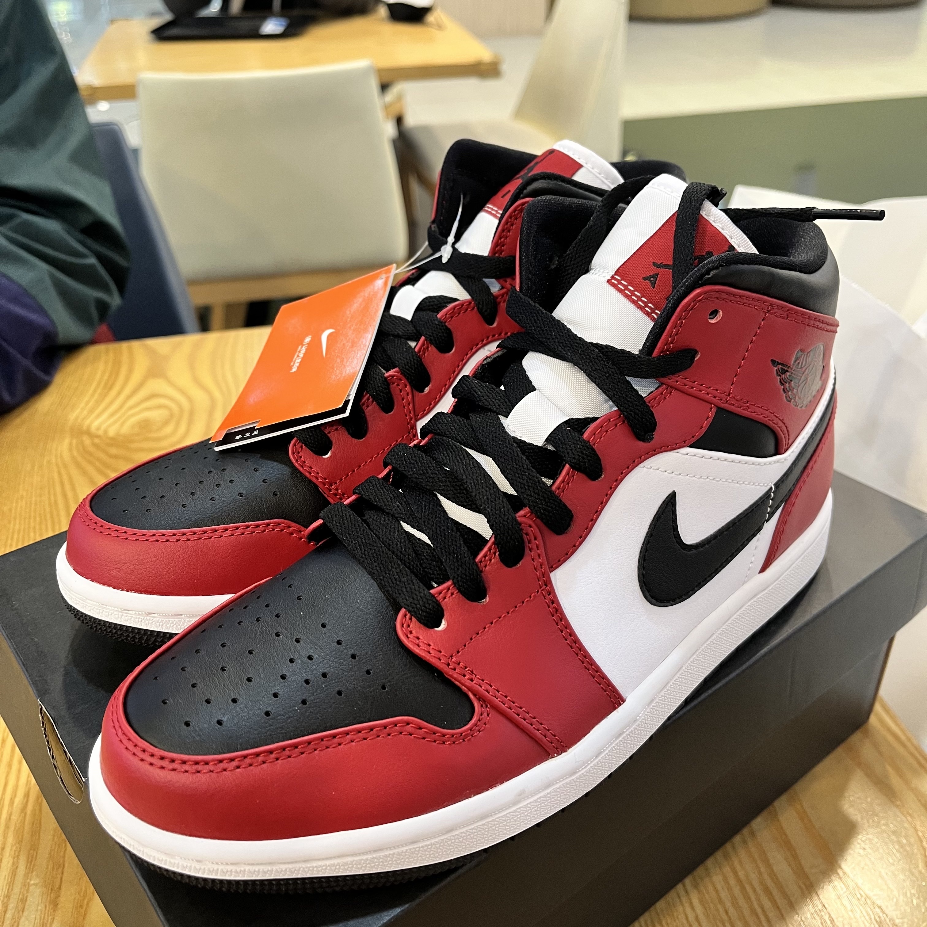 Jordan 1 Mid Chicago Black Toe 착용 스타일