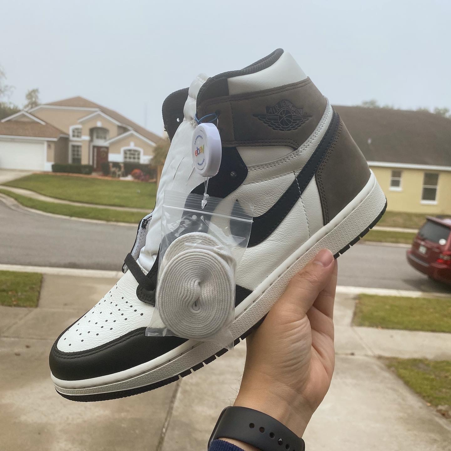 Jordan 1 Retro High OG Black Mocha 착용 스타일 - 1