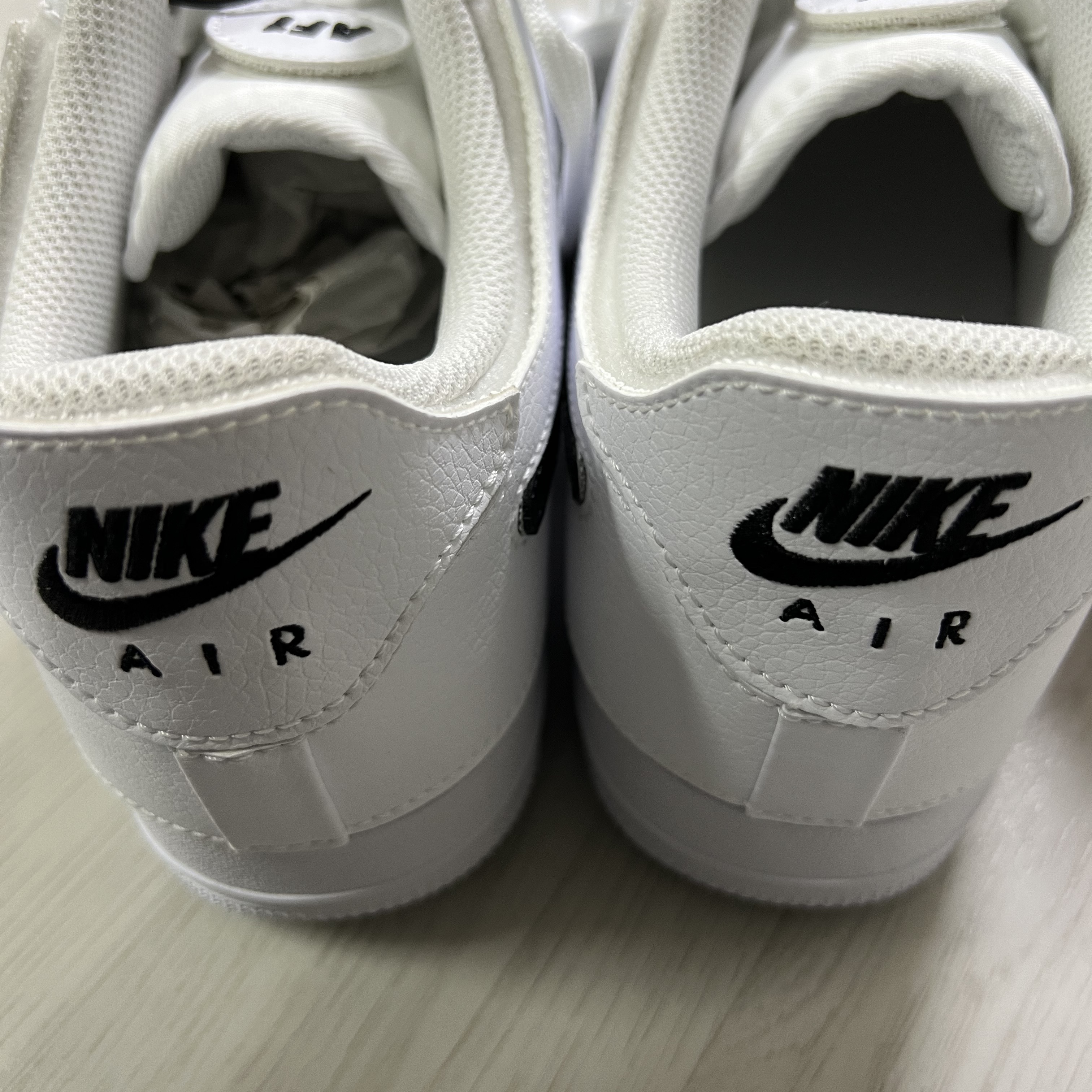 Nike Air Force 1/1 Triple White 착용 스타일 - 3