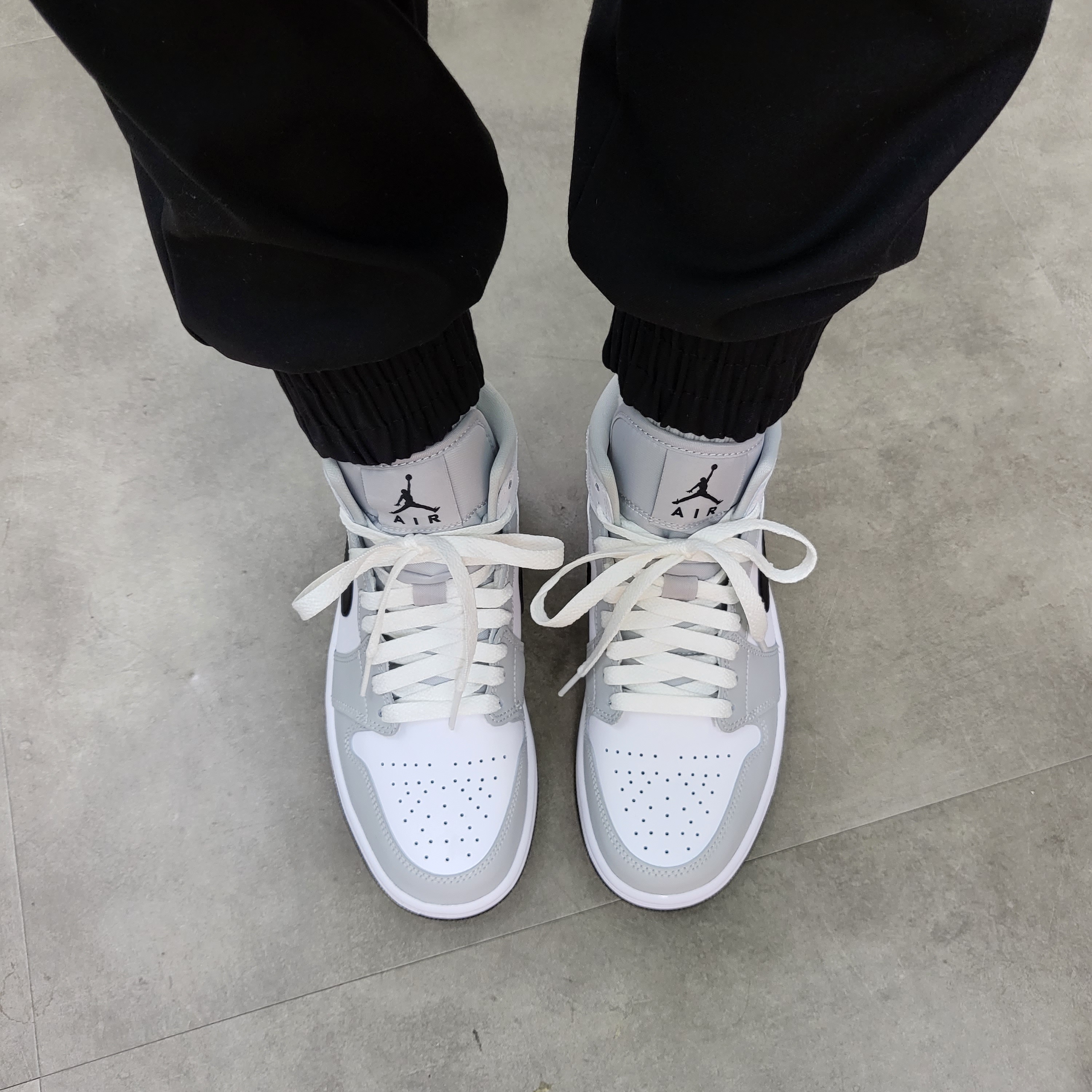 (W) Jordan 1 Mid Grey Fog 착용 스타일 - 2