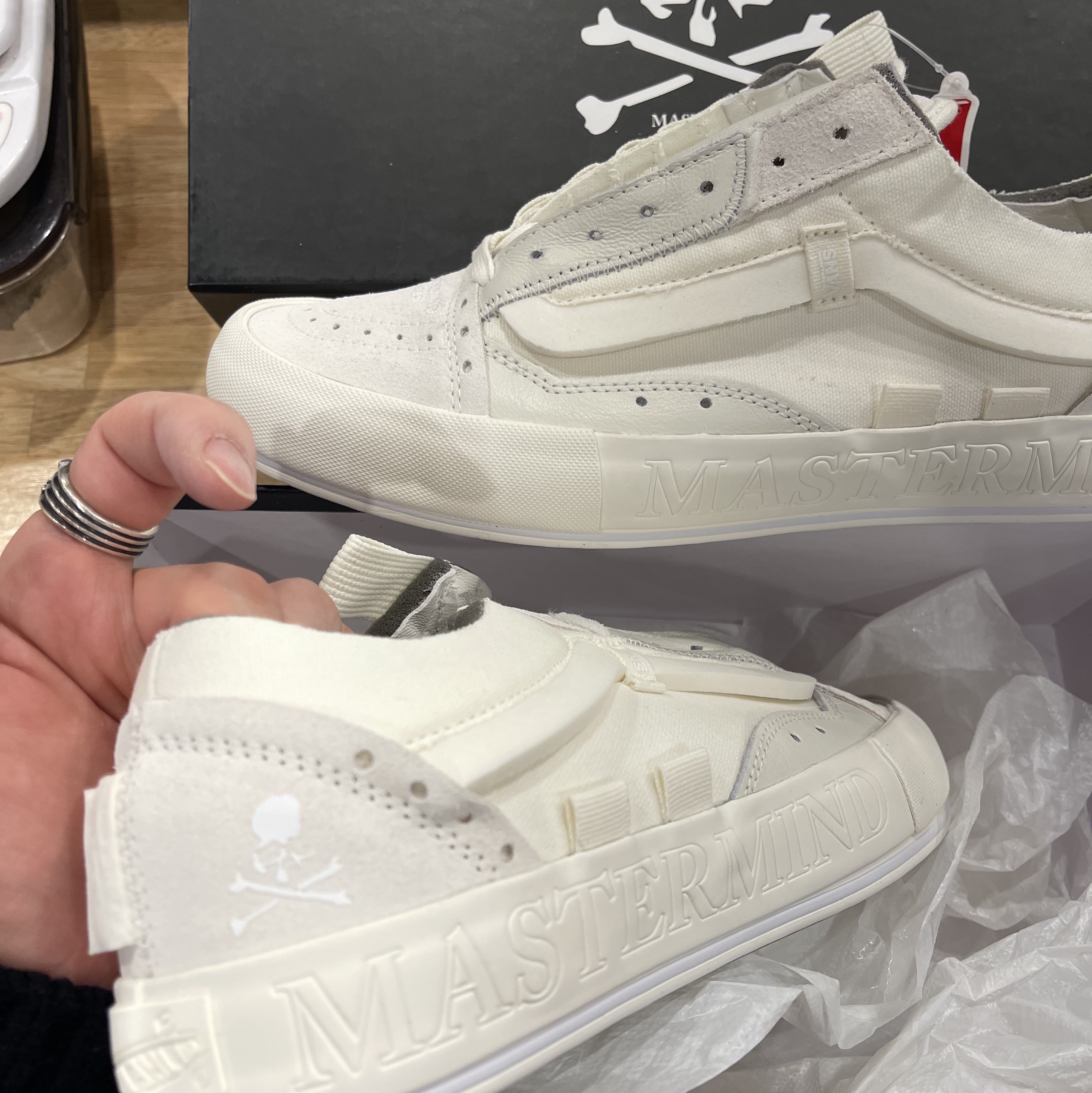 Vans Vault x Mastermind x END. Old Skool Cap LX Marshmallow 착용 스타일 - 4