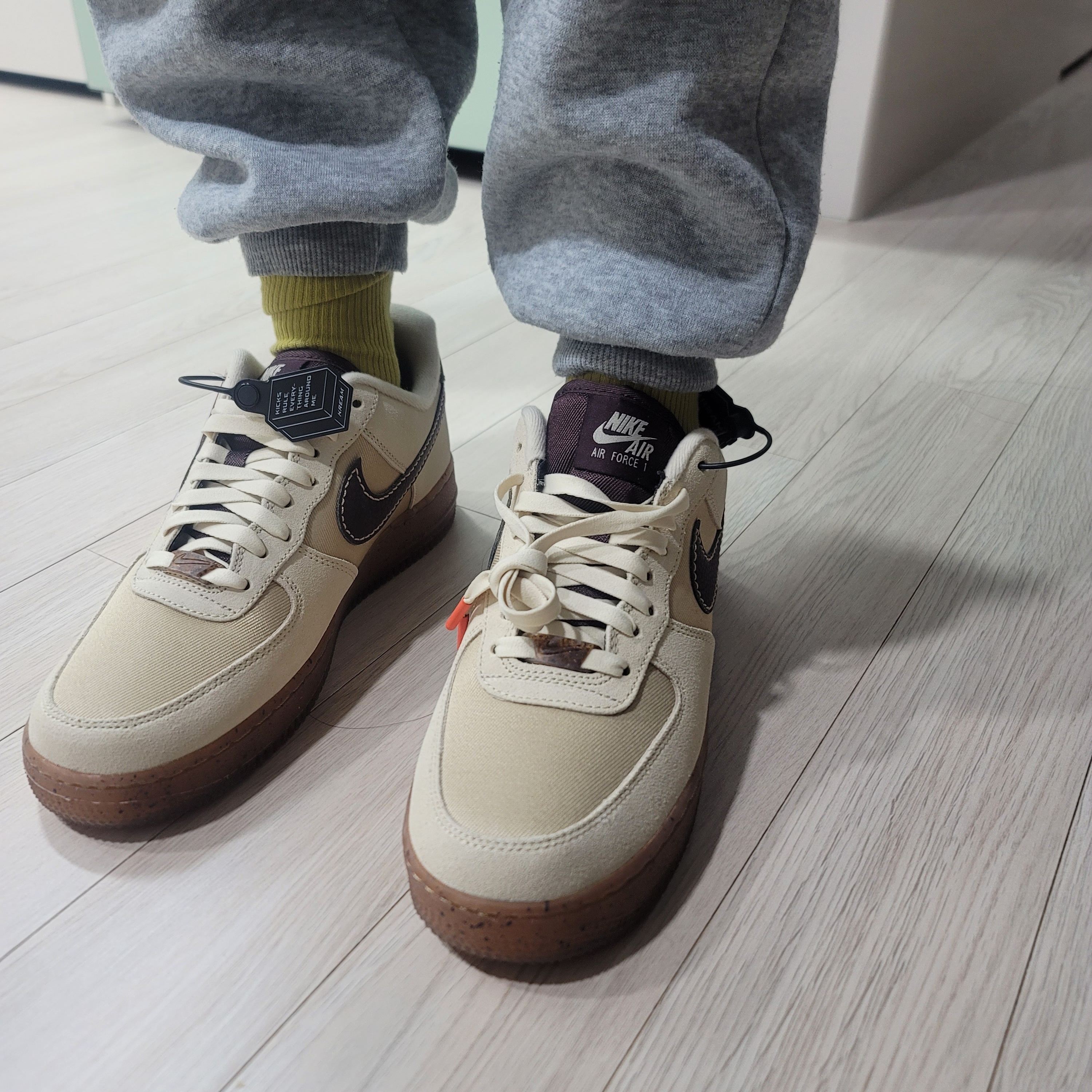 Nike Air Force 1 '07 LV8 Coffee 착용 스타일 - 3