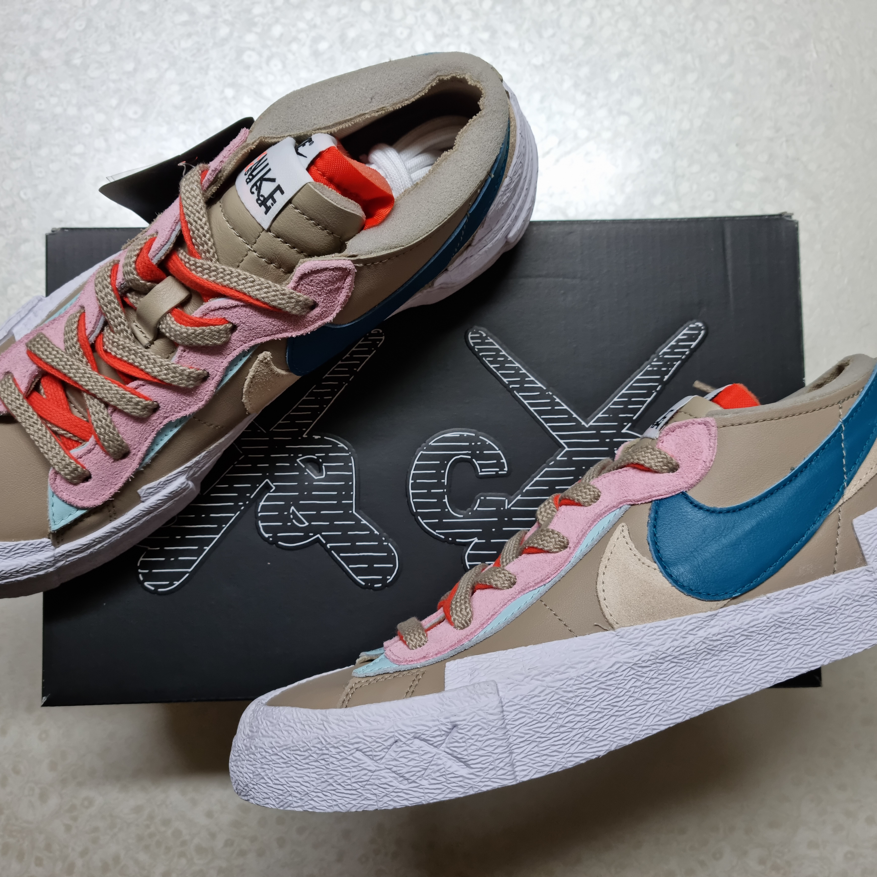 Nike x Sacai x Kaws Blazer Low Reed 착용 스타일