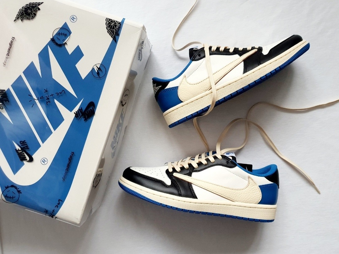 Jordan 1 x Travis Scott x Fragment Retro Low OG SP Military Blue 착용 스타일 - 1