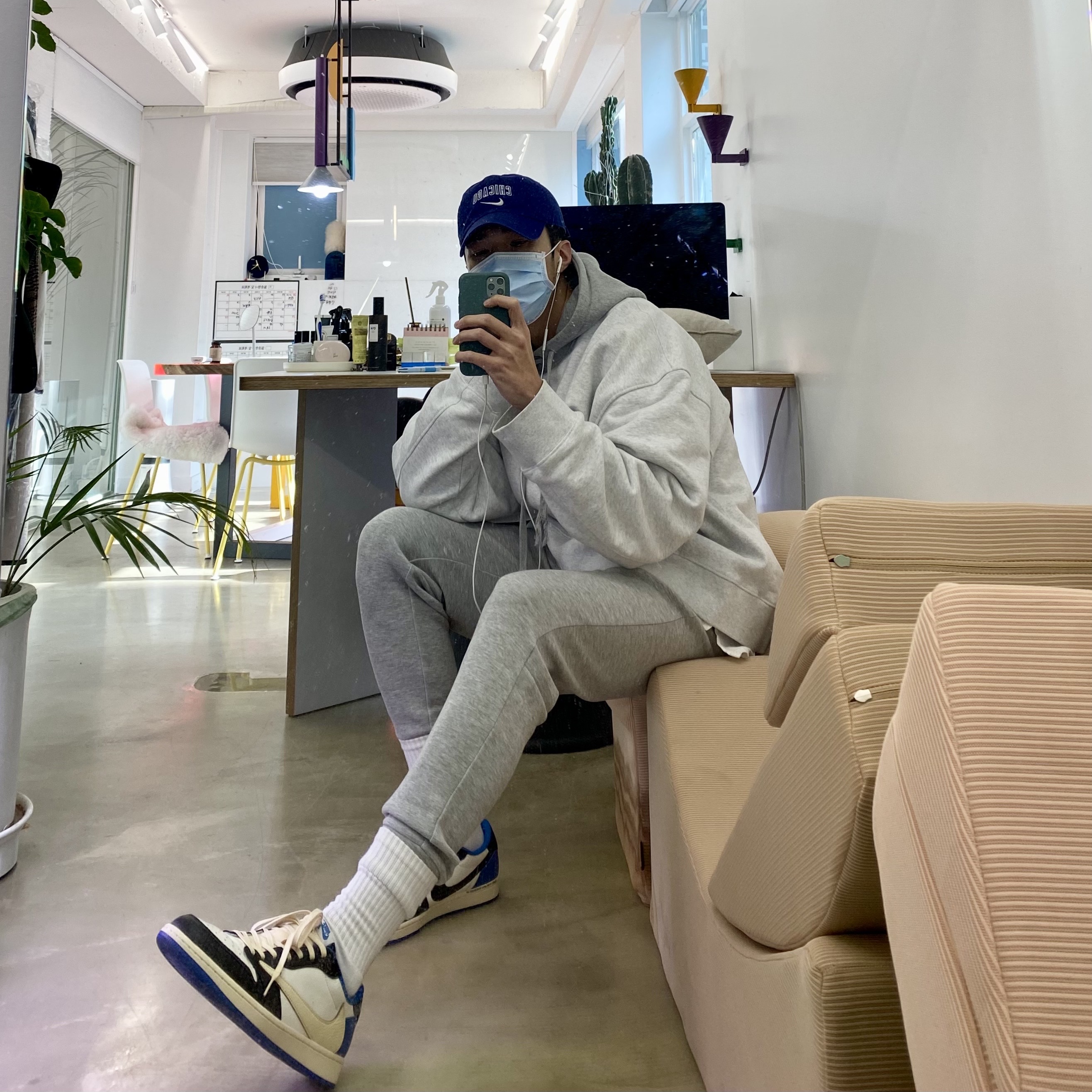 Jordan 1 x Travis Scott x Fragment Retro Low OG SP Military Blue 착용 스타일