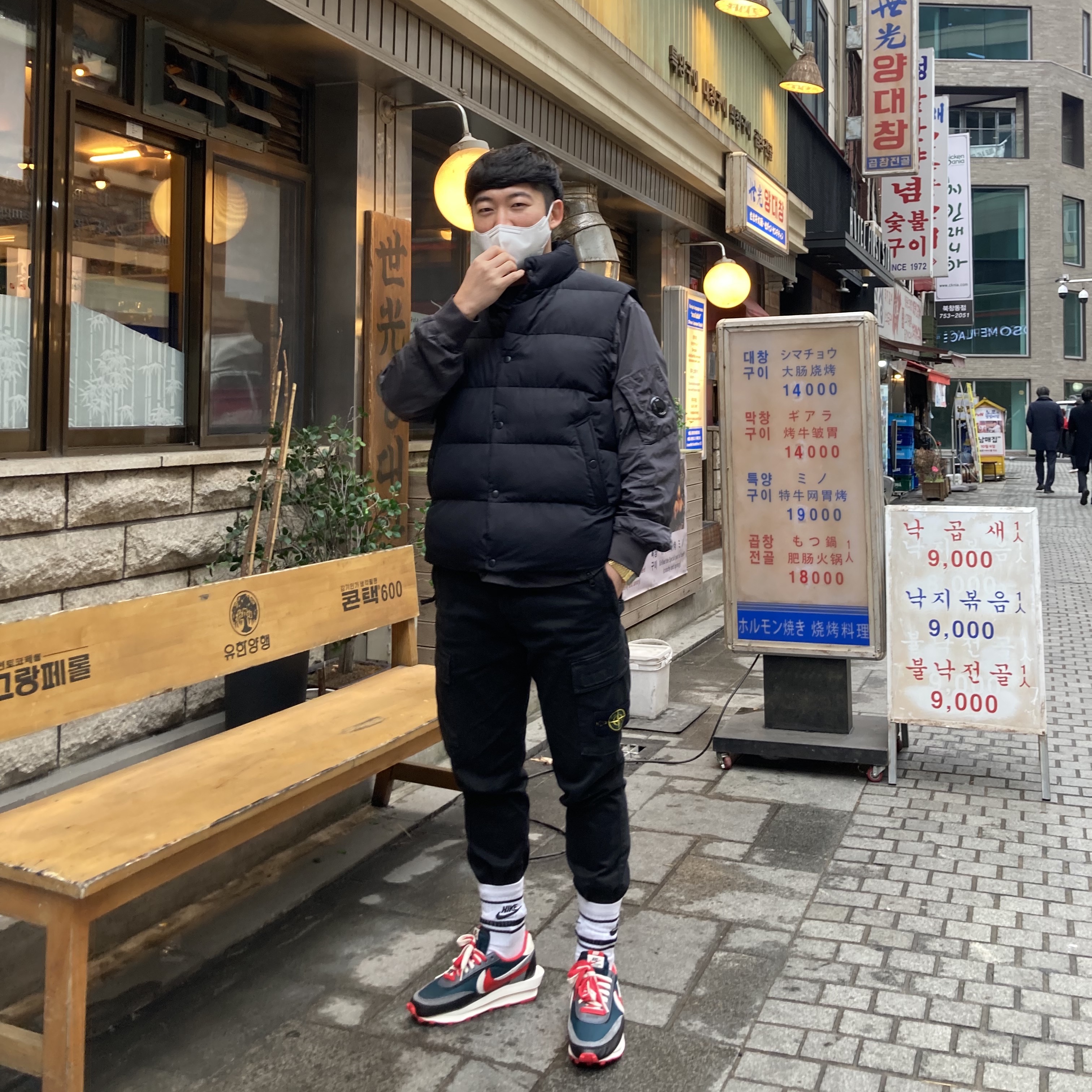 Nike x Sacai x Undercover LDWaffle Midnight Spruce University Red, Stone Island 313L1 Old Dye Treatment Cargo Pants Black - 21FW 착용 스타일 - 1