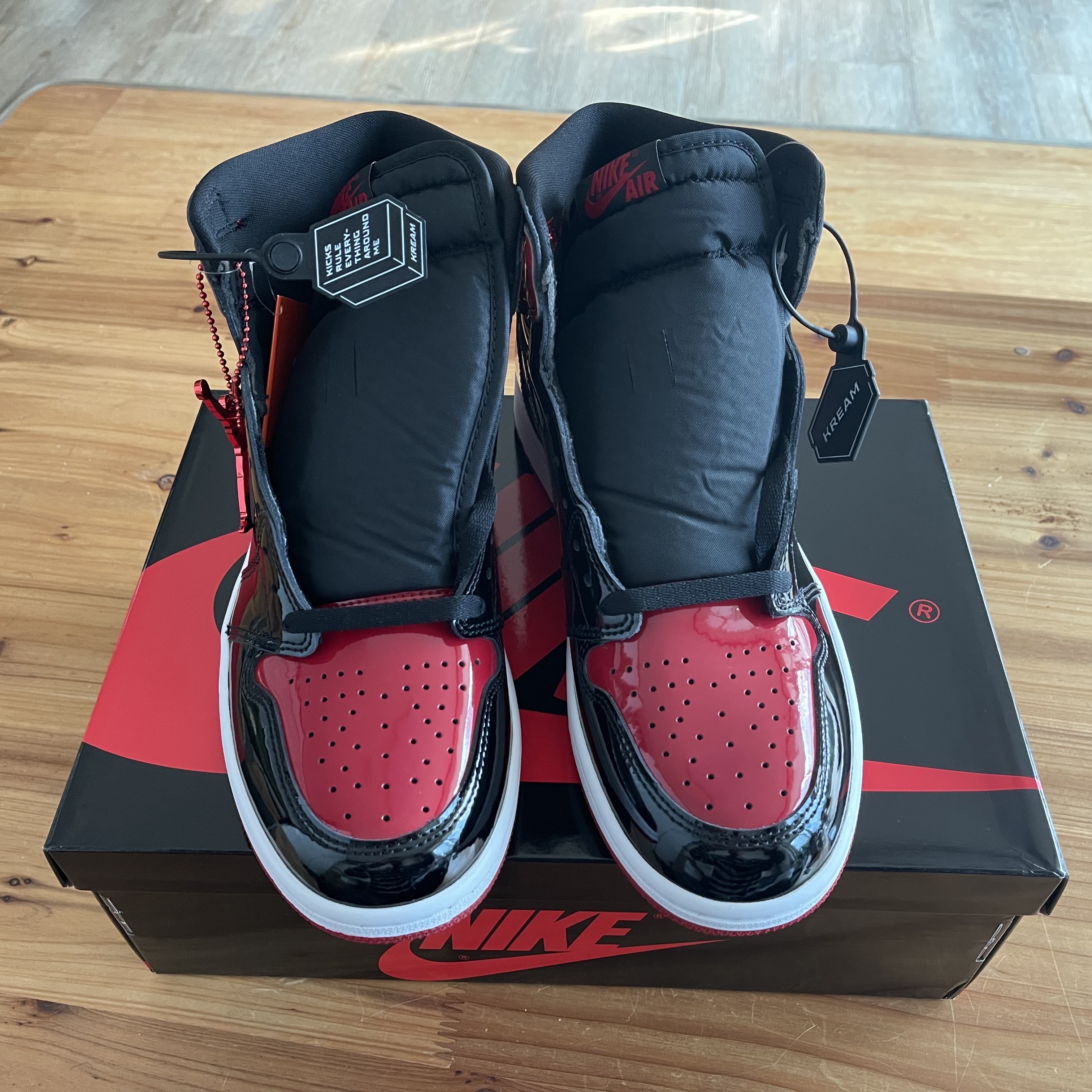 Jordan 1 Retro High OG Patent Bred 착용 스타일 - 4