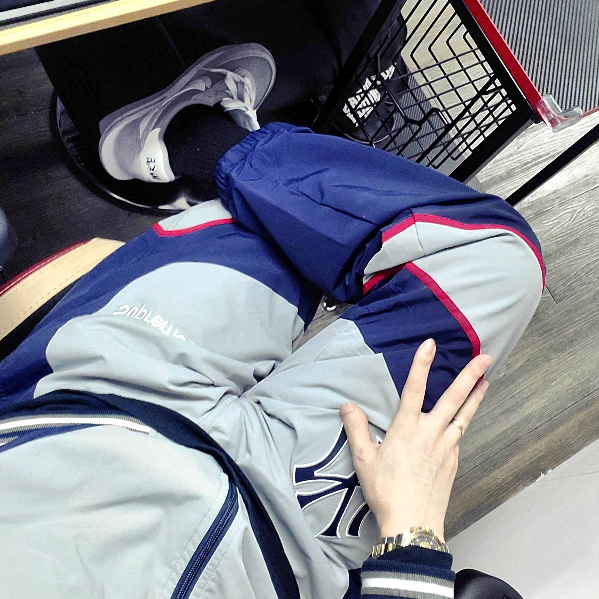 Supreme x New York Yankees Track Jacket Navy - 21FW, Supreme x New York Yankees Track Pants Navy - 21FW 착용 스타일