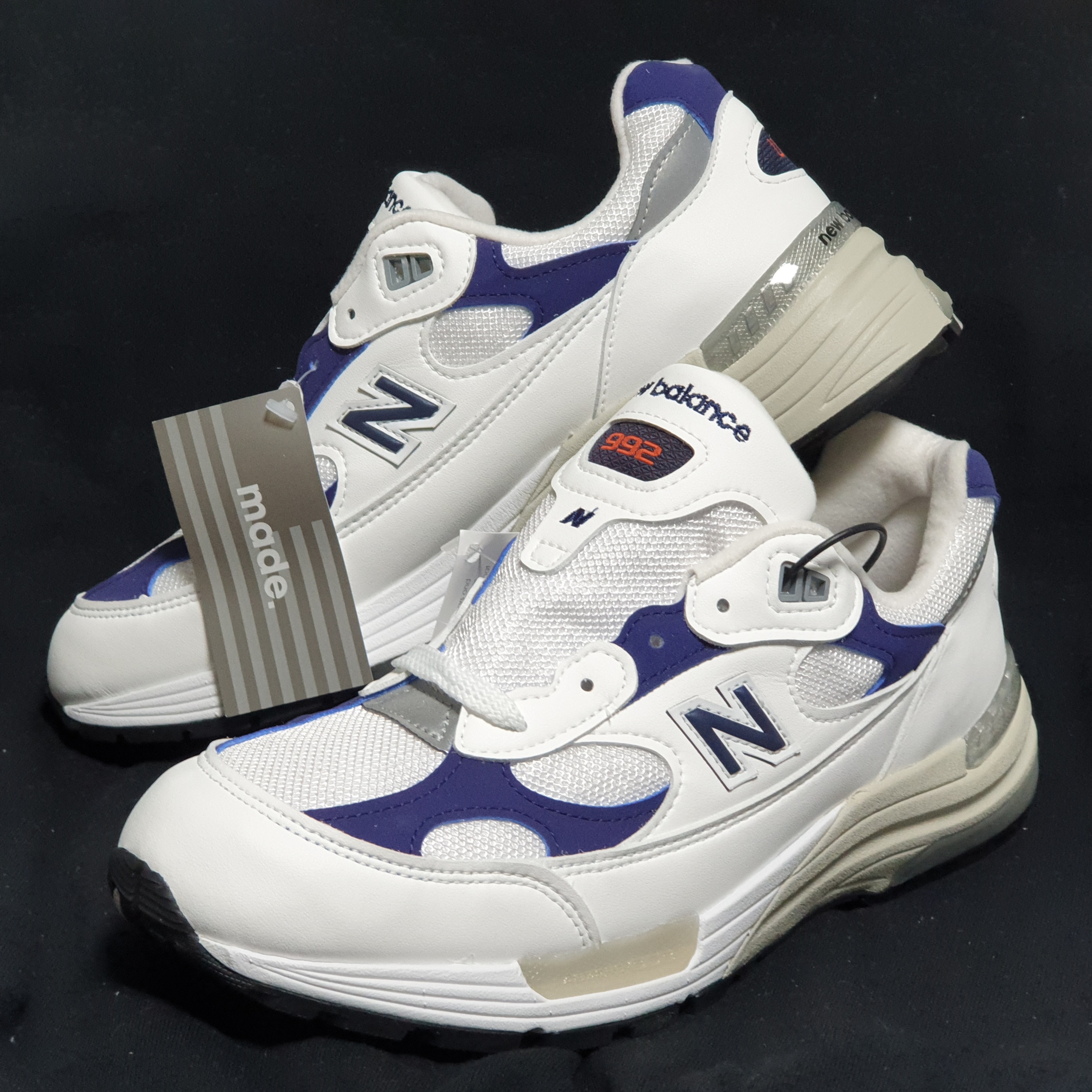 New Balance 992 Made in USA White Navy 착용 스타일