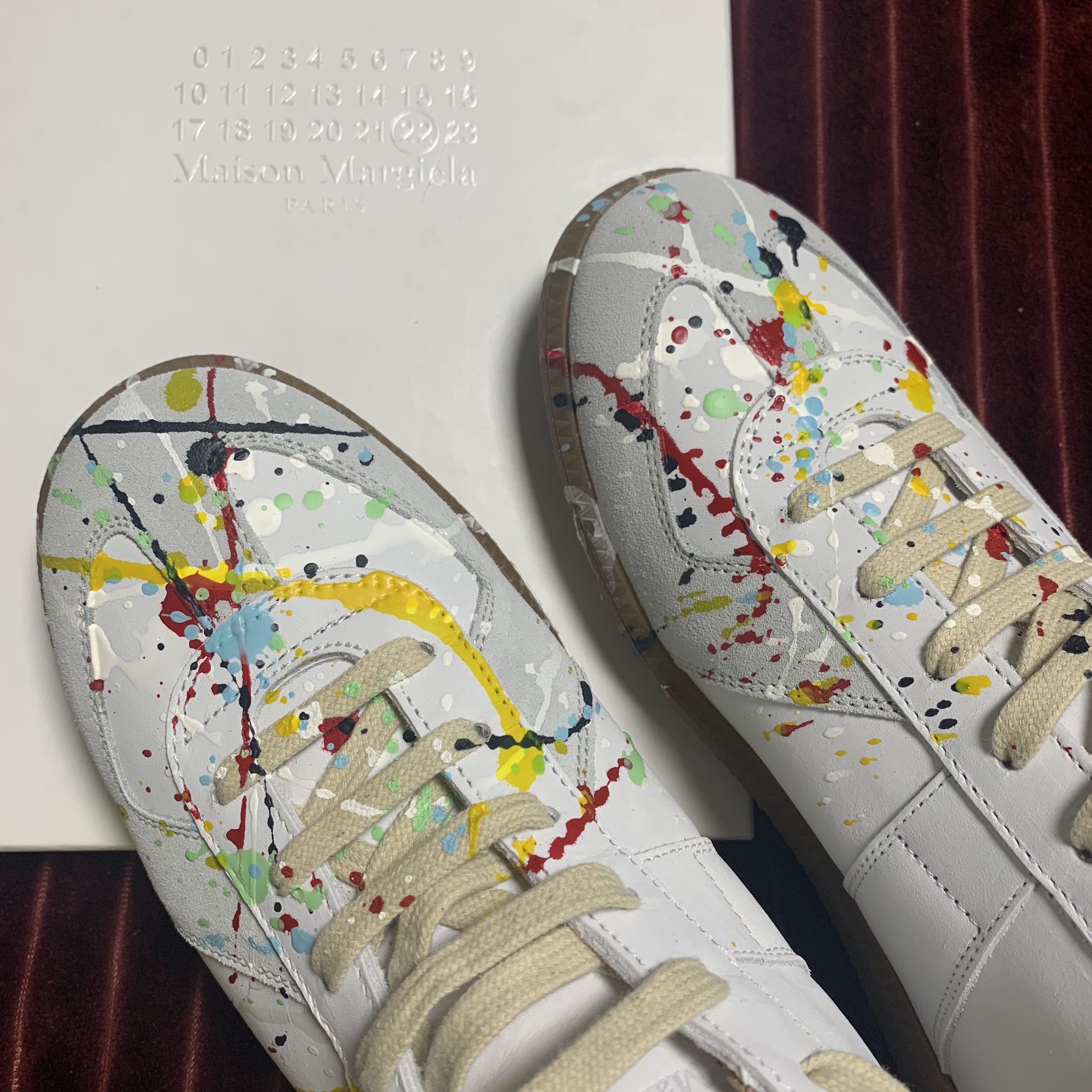 Maison Margiela Replica Paint Drop Sneakers 착용 스타일
