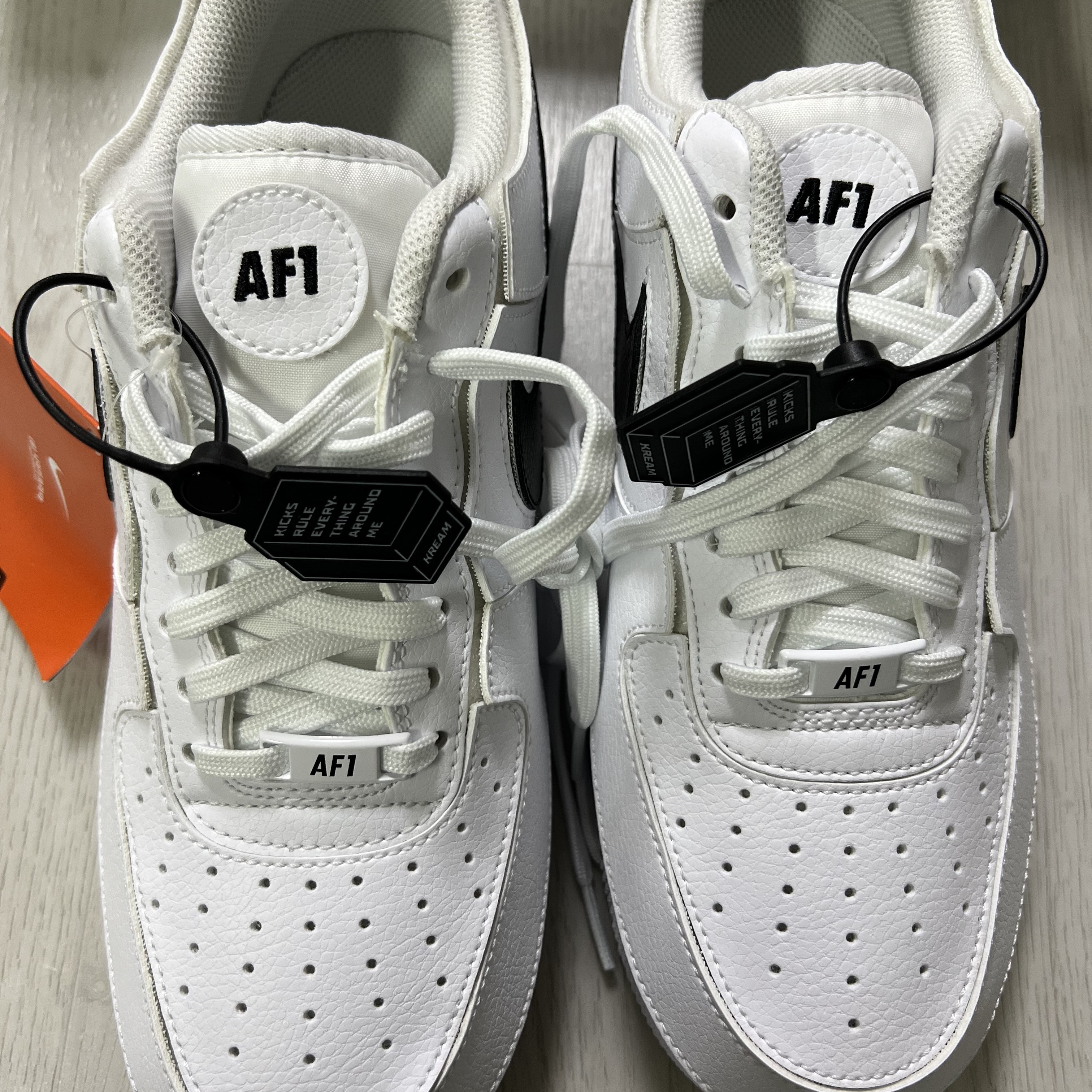 Nike Air Force 1/1 Triple White 착용 스타일 - 4