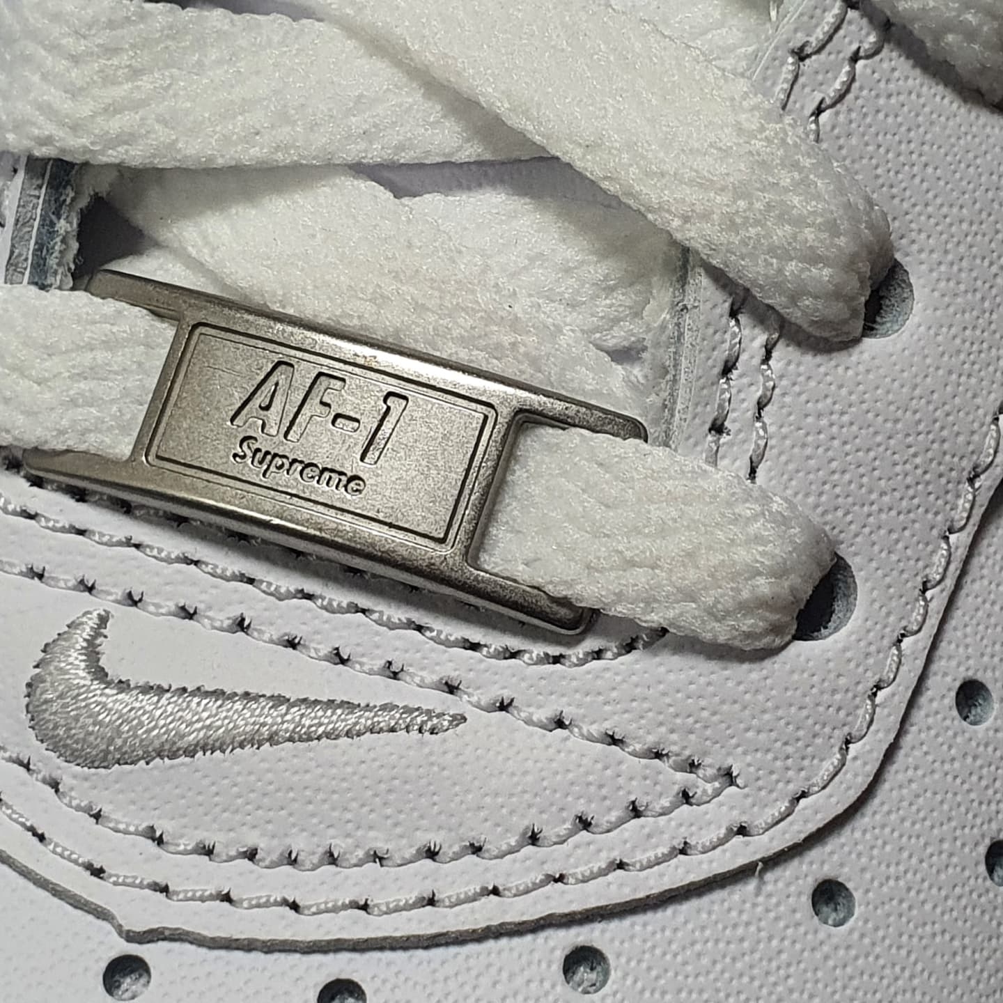 Nike x Supreme Air Force 1 Low White 착용 스타일 - 4