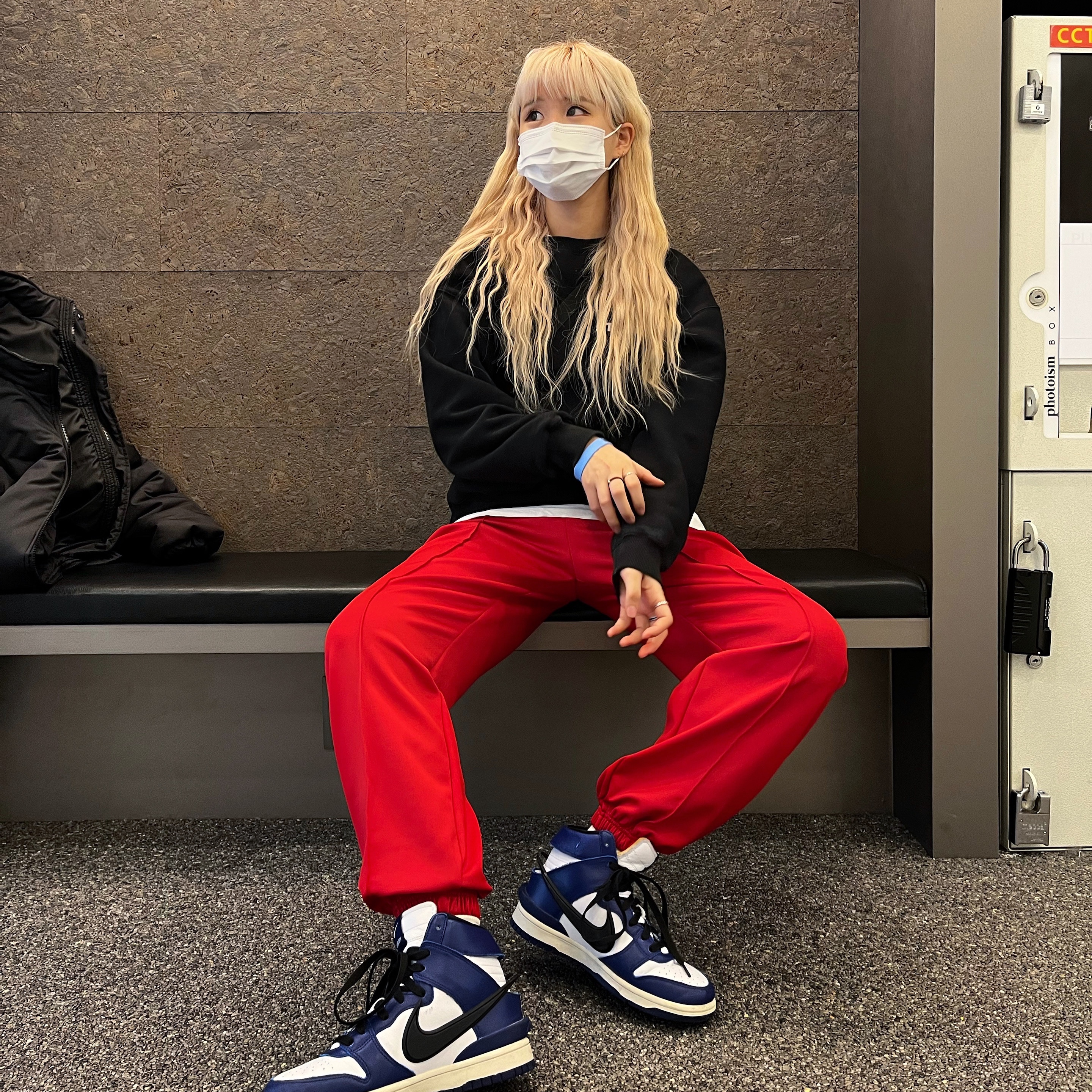 IAB Studio Sweatshirt Black - 19FW, Nike x Ambush Dunk High Deep Royal Blue 착용 스타일