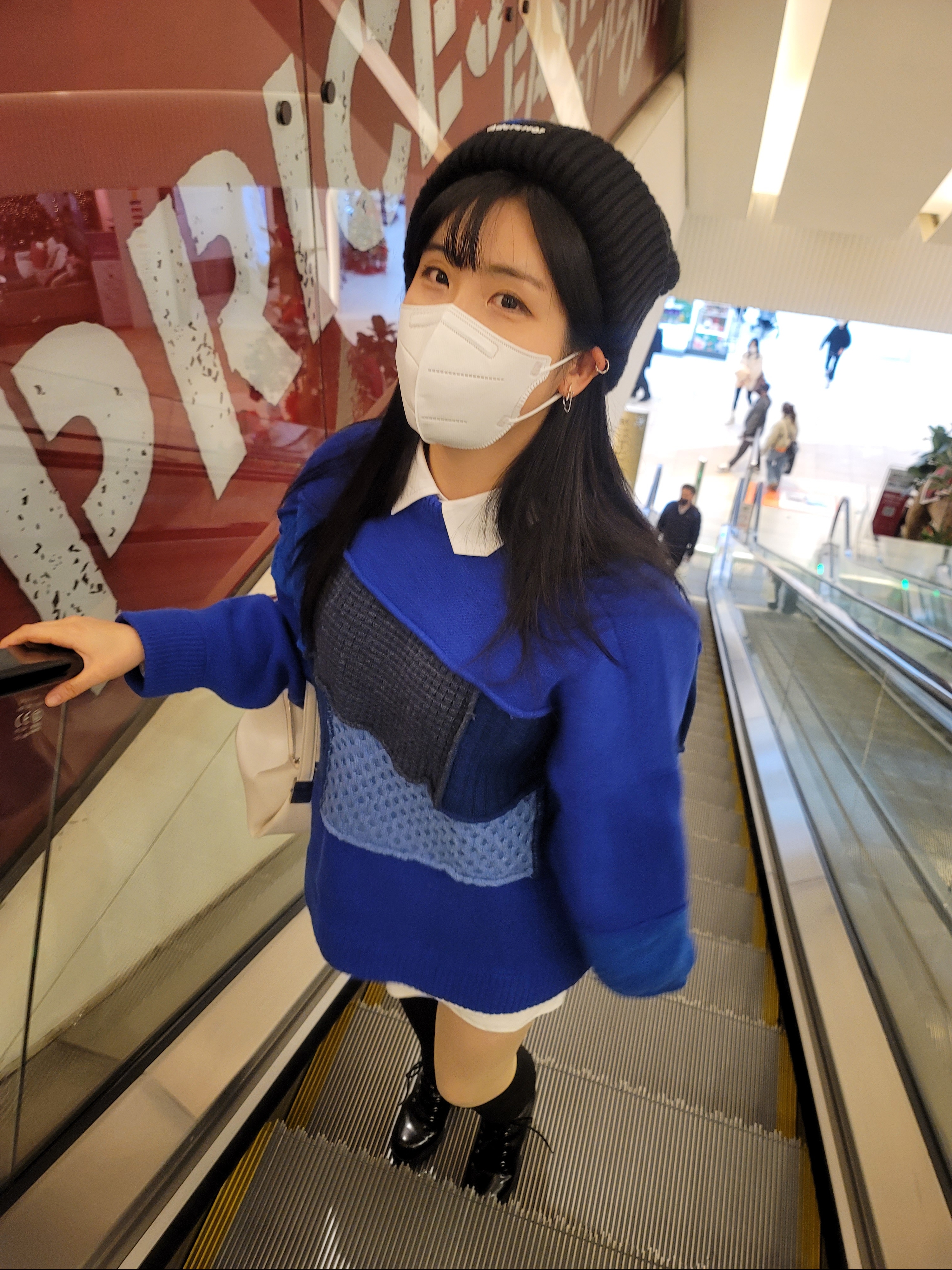 Zara x Ader Error Patchwork Oversize Sweater Blue, Ader Error x Zara Beanie Black 착용 스타일 - 2