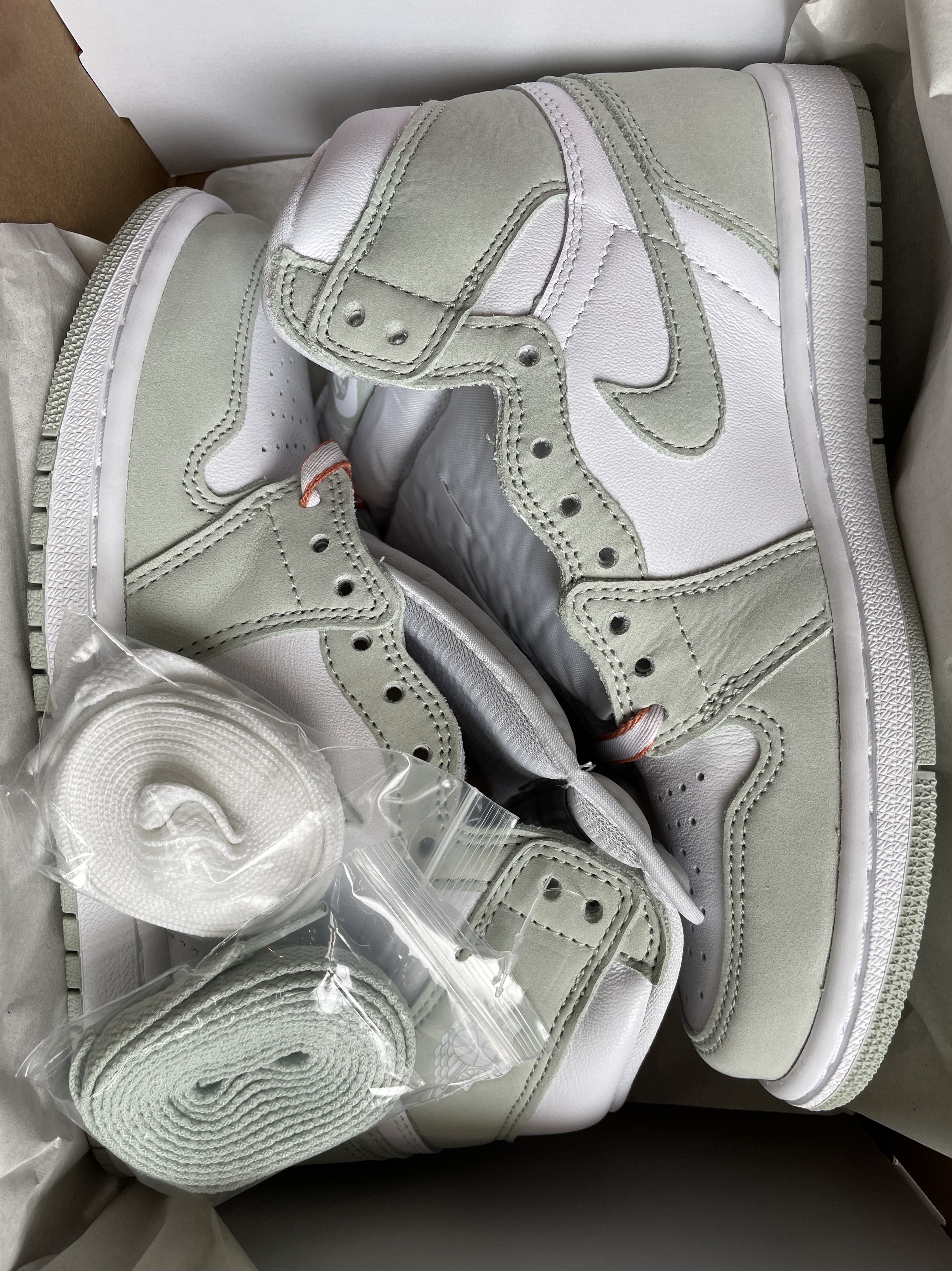 (W) Jordan 1 Retro High OG Seafoam 착용 스타일
