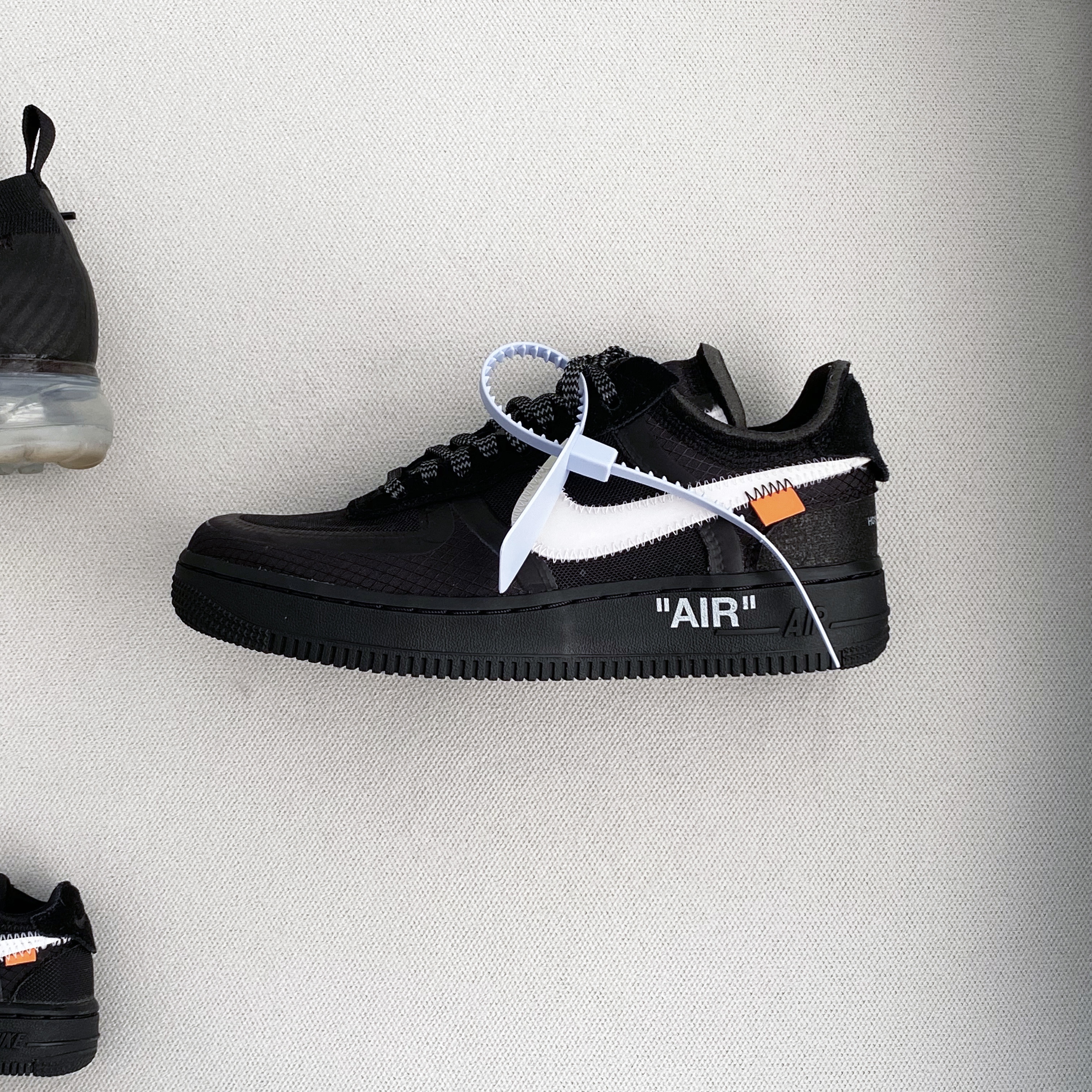 Nike x Off-White Air Max 97 OG The Ten, Nike x Off-White Air VaporMax V2 Black 착용 스타일 - 4