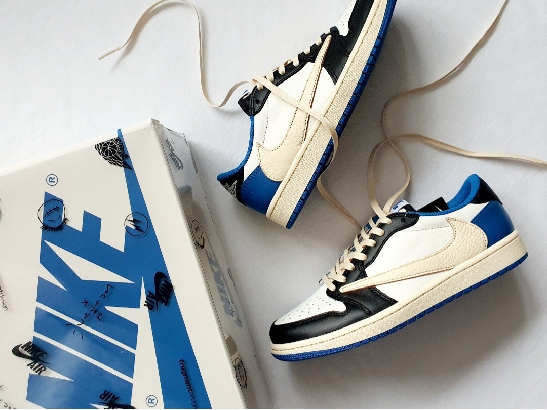 Jordan 1 x Travis Scott x Fragment Retro Low OG SP Military Blue 착용 스타일 - 2