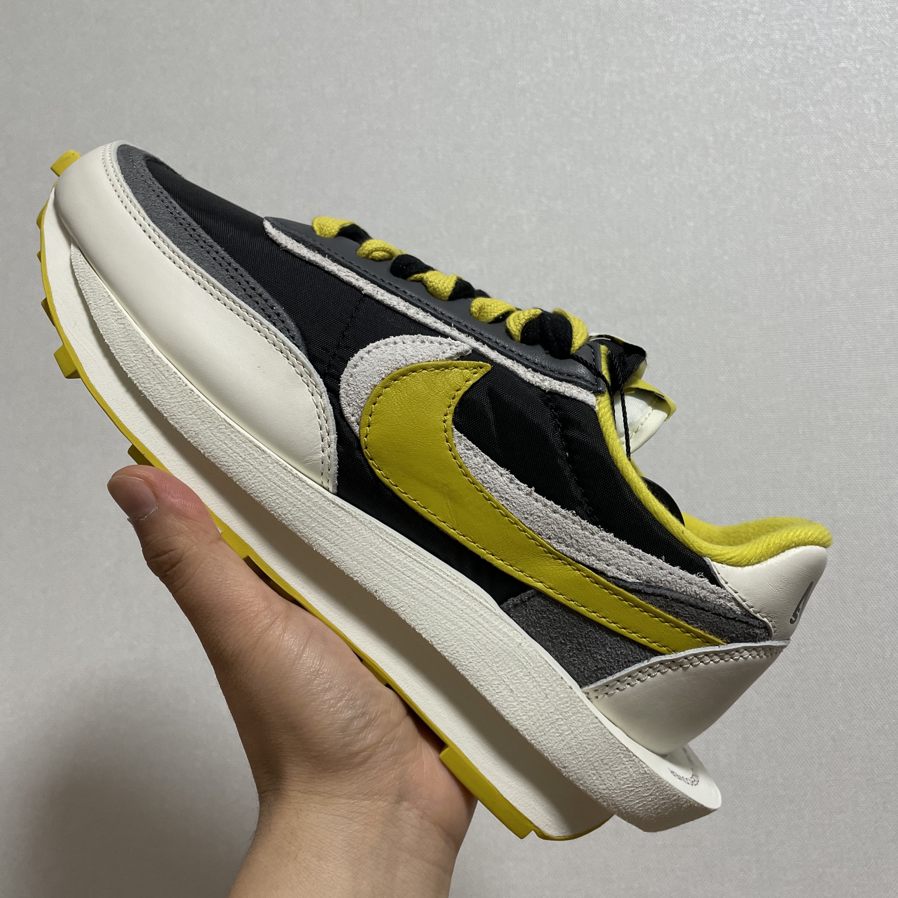 Nike x Sacai x Undercover LDWaffle Black Bright Citron, Nike x Sacai x Undercover LDWaffle Night Maroon Team Royal 착용 스타일 - 1