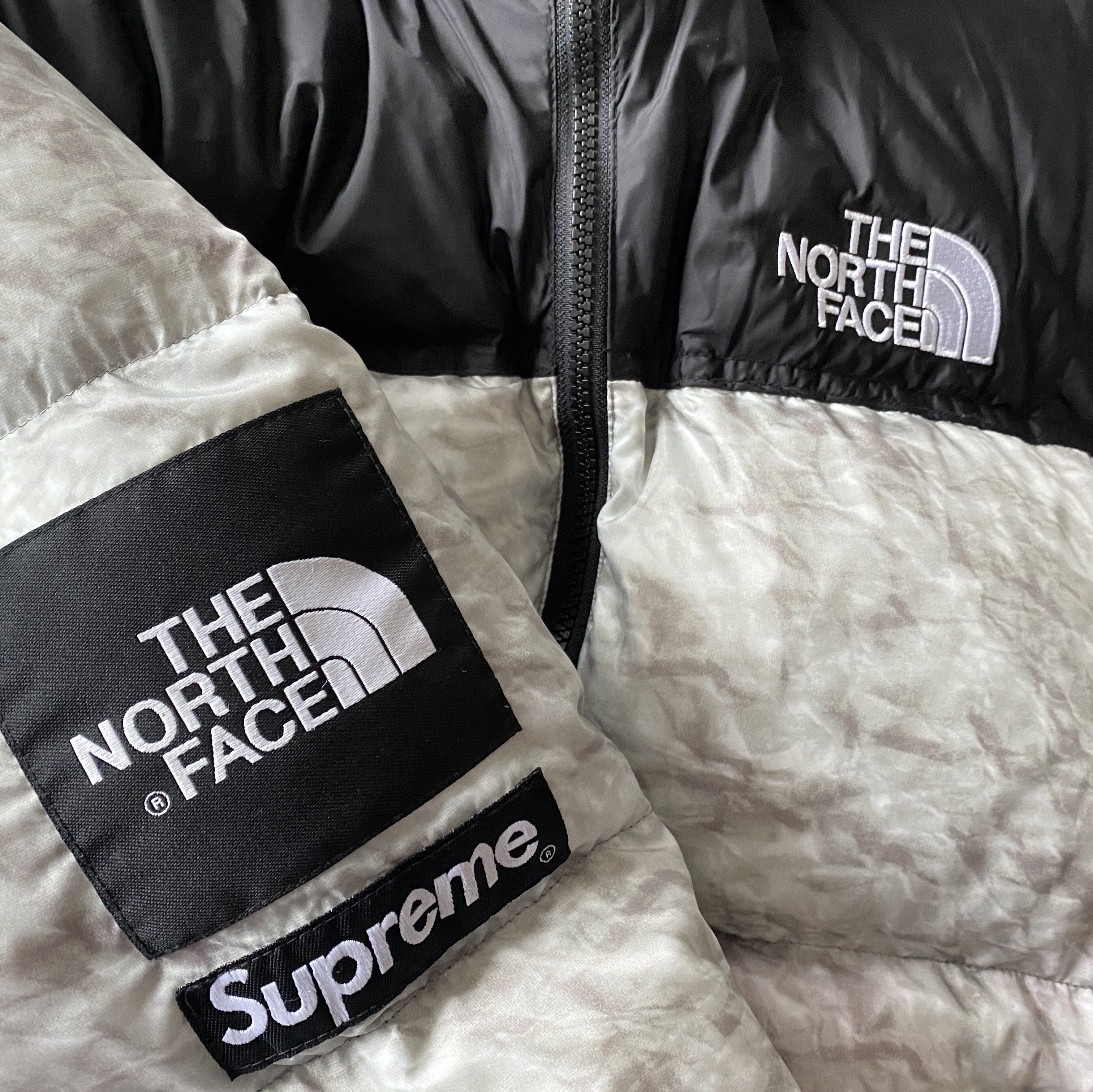 Supreme x The North Face Paper Print Nuptse Jacket - 19FW, Supreme x The North Face Faux Fur Nuptse Jacket Red - 20FW 착용 스타일 - 2
