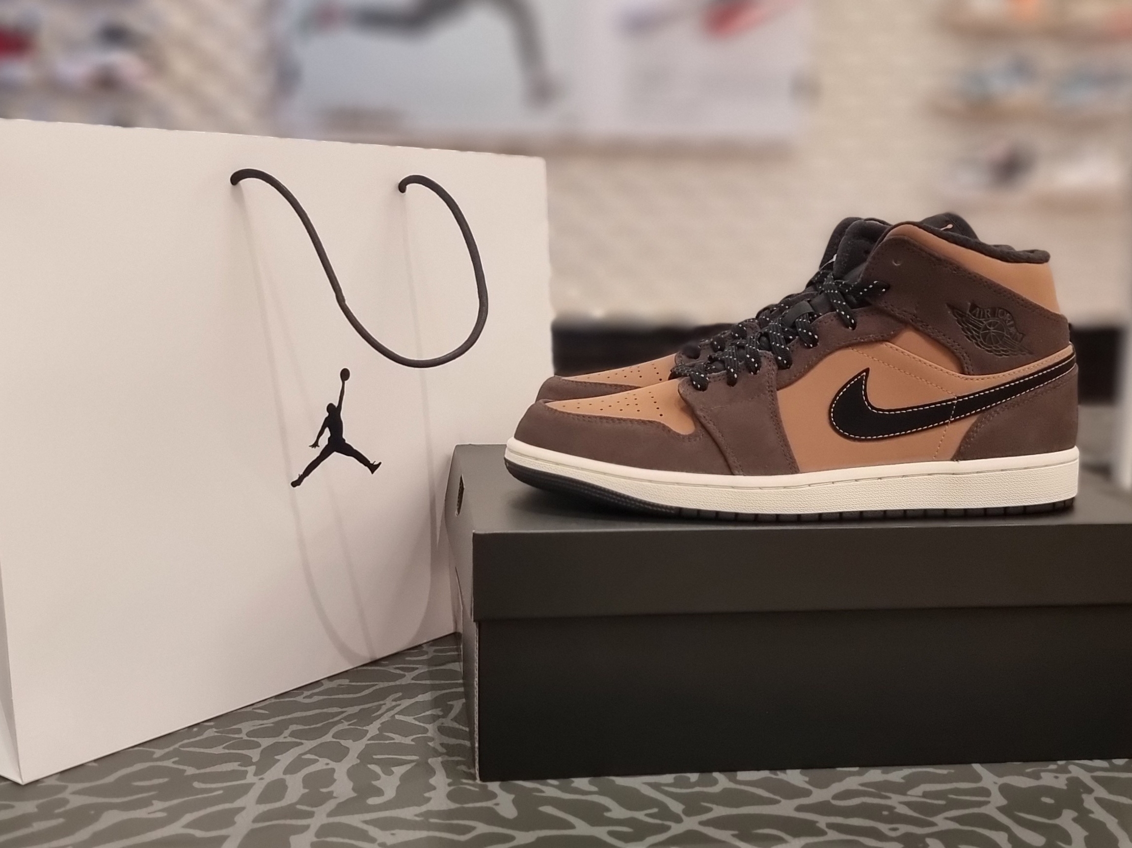 Jordan 1 Mid SE Dark Chocolate 착용 스타일