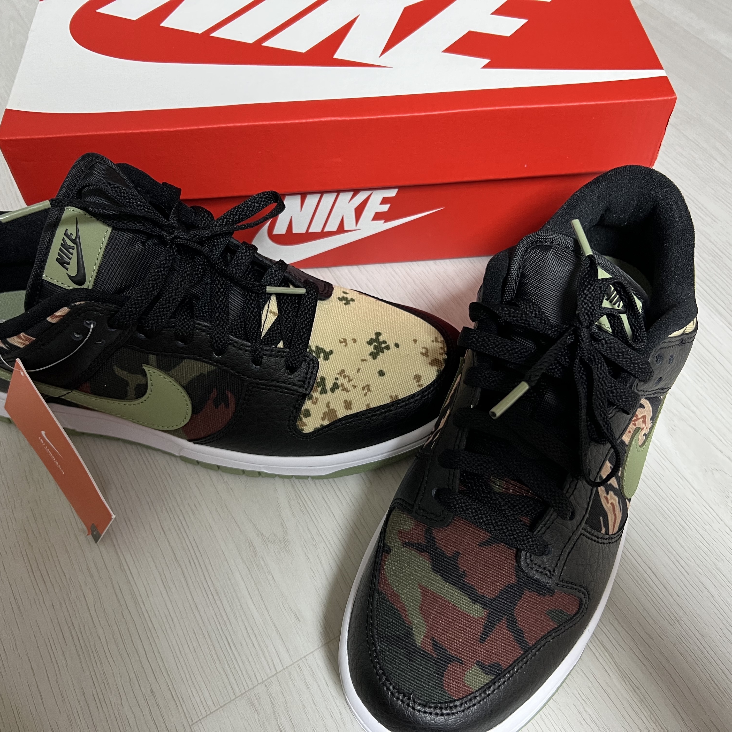 Nike Dunk Low SE Black Multi Camo 착용 스타일 - 2