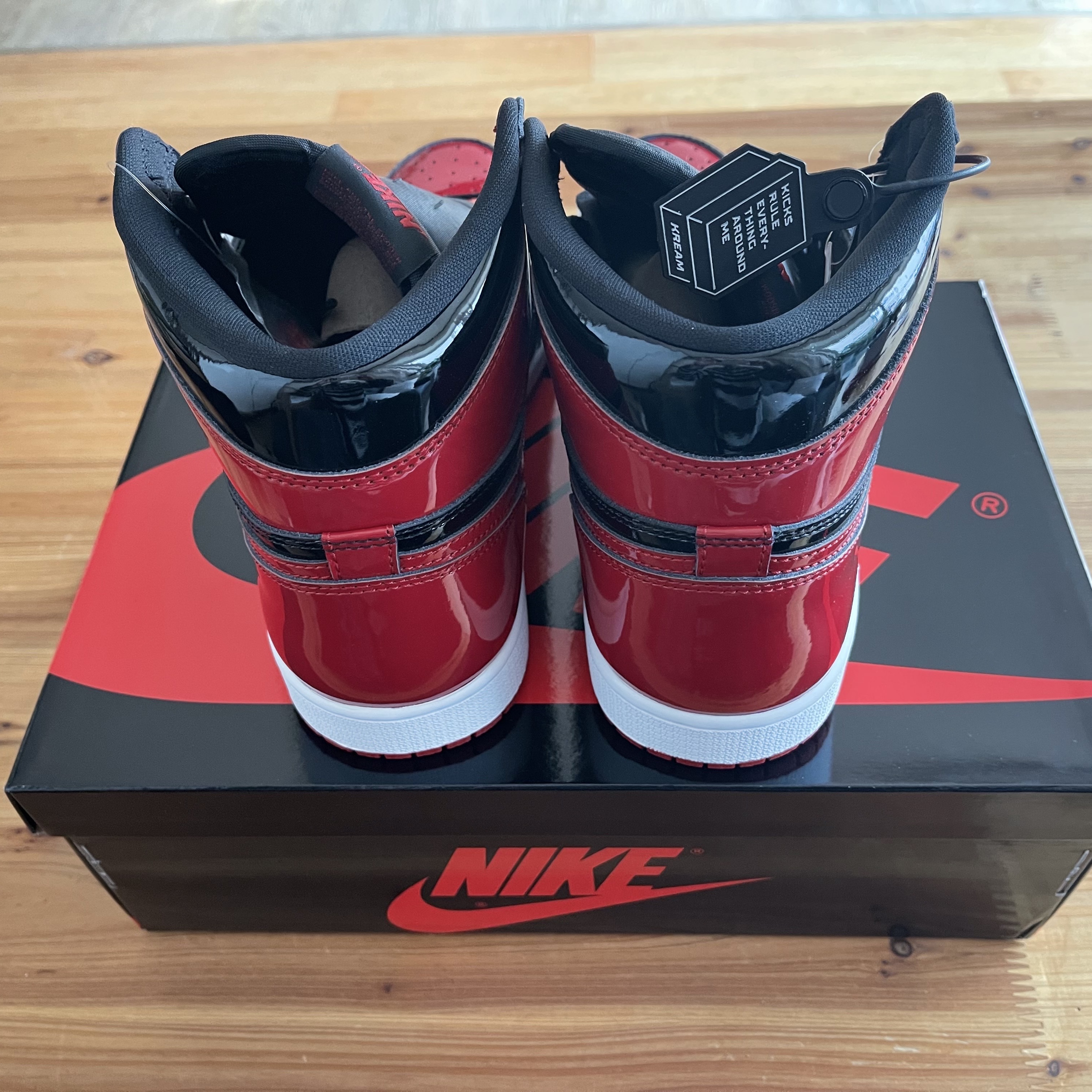 Jordan 1 Retro High OG Patent Bred 착용 스타일 - 3