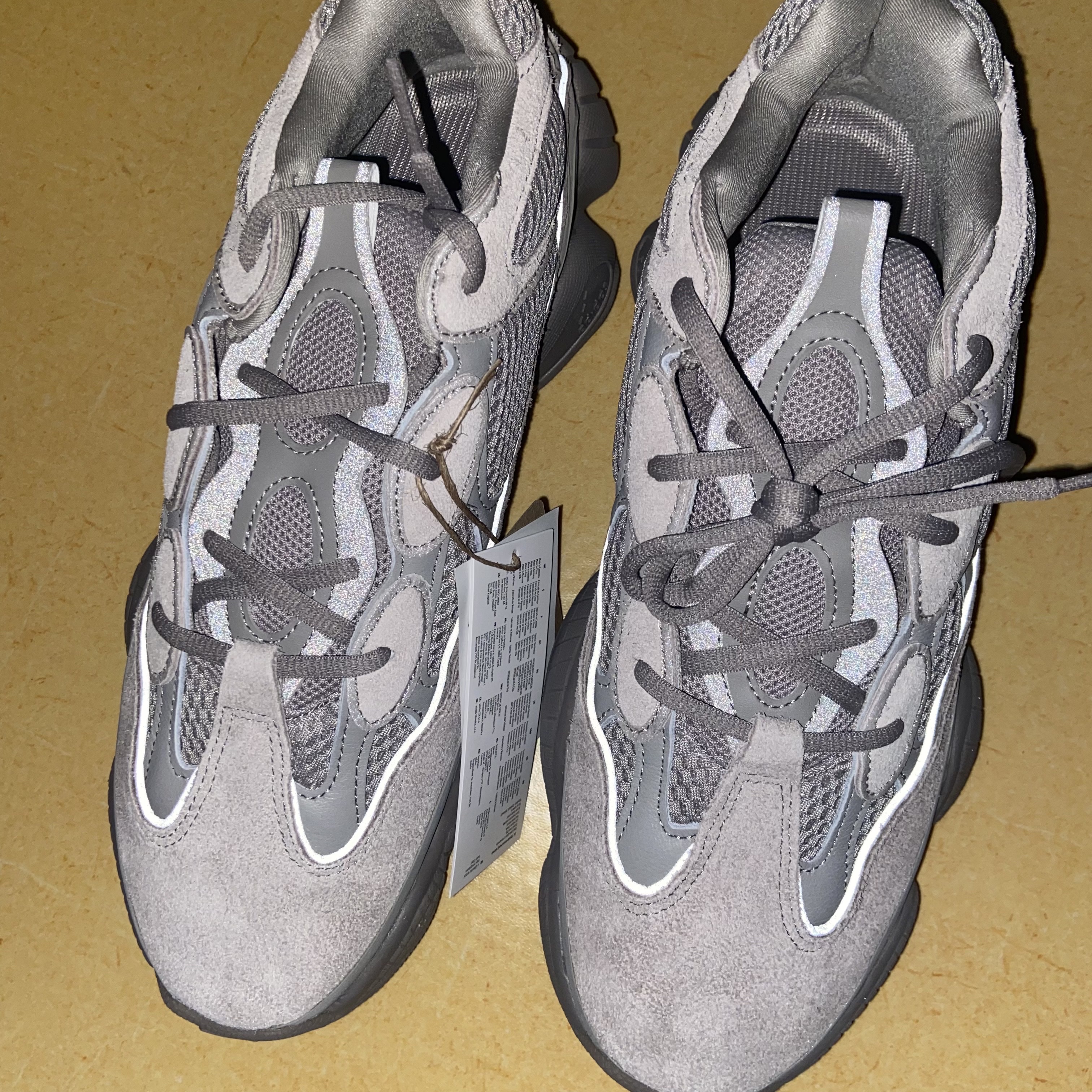 Adidas Yeezy 500 Ash Grey 착용 스타일 - 1