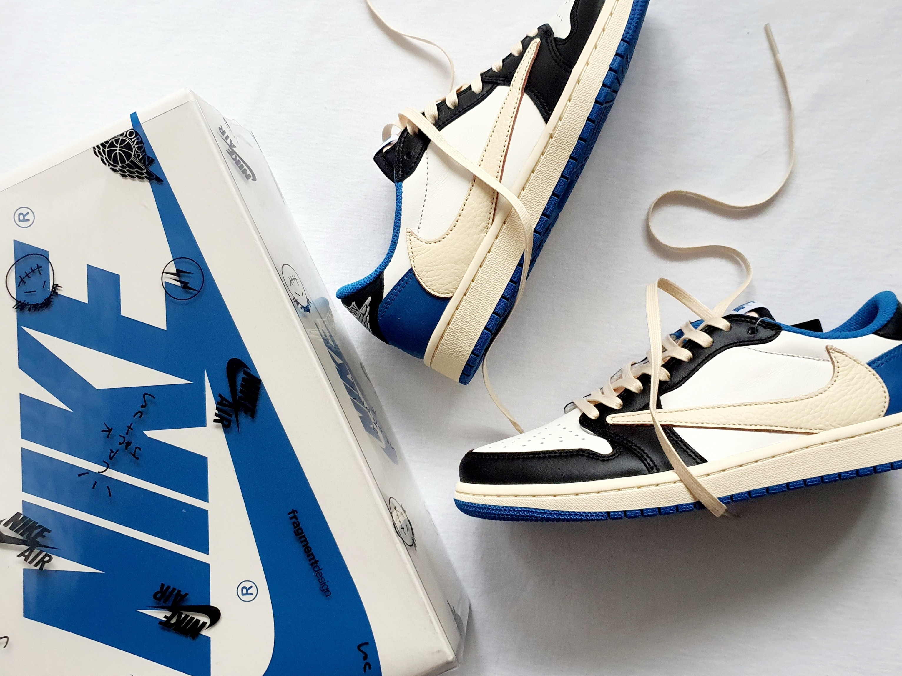 Jordan 1 x Travis Scott x Fragment Retro Low OG SP Military Blue 착용 스타일 - 3