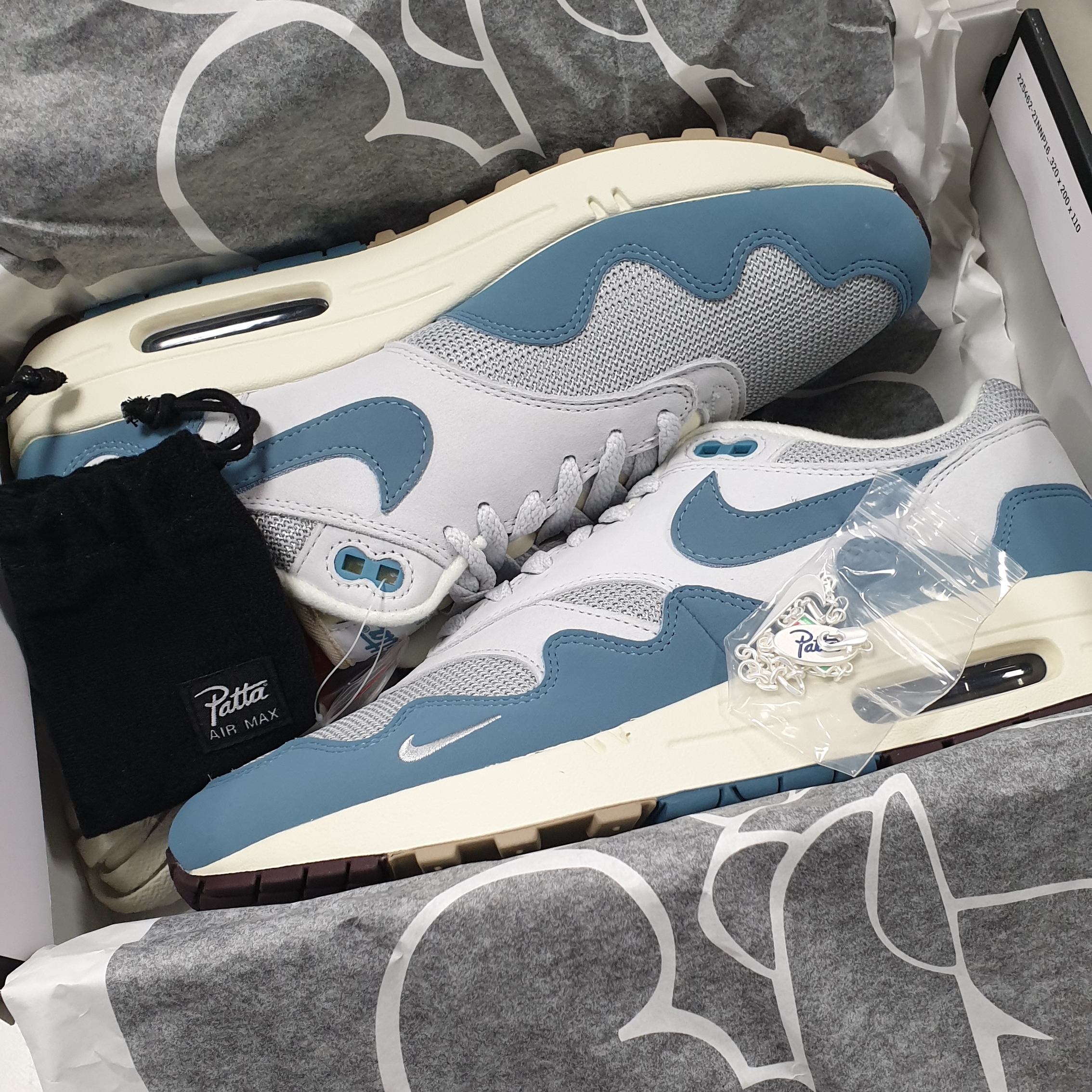 Nike x Patta Air Max 1 Noise Aqua 착용 스타일