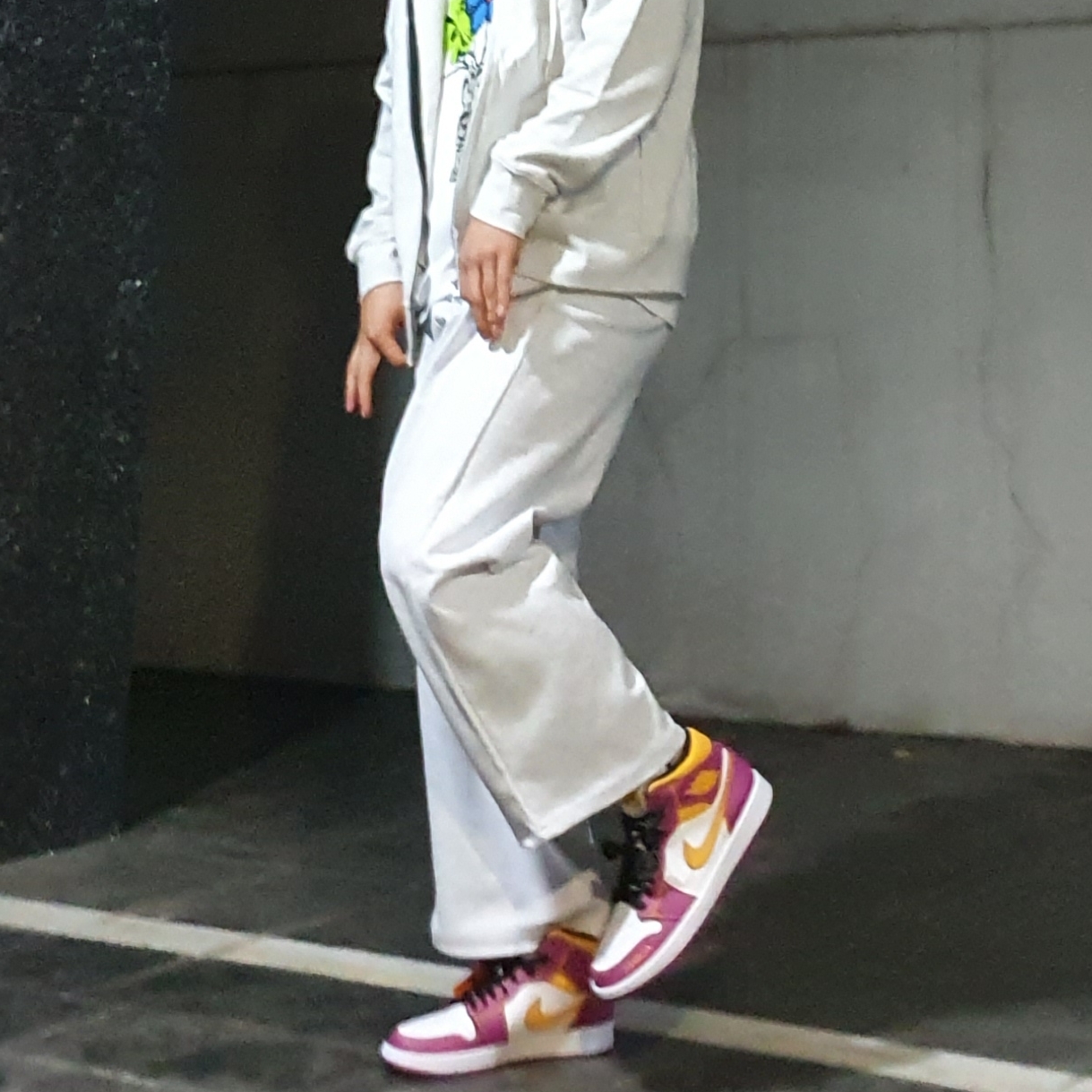 Jordan 1 Mid DOD Familia 착용 스타일 - 3