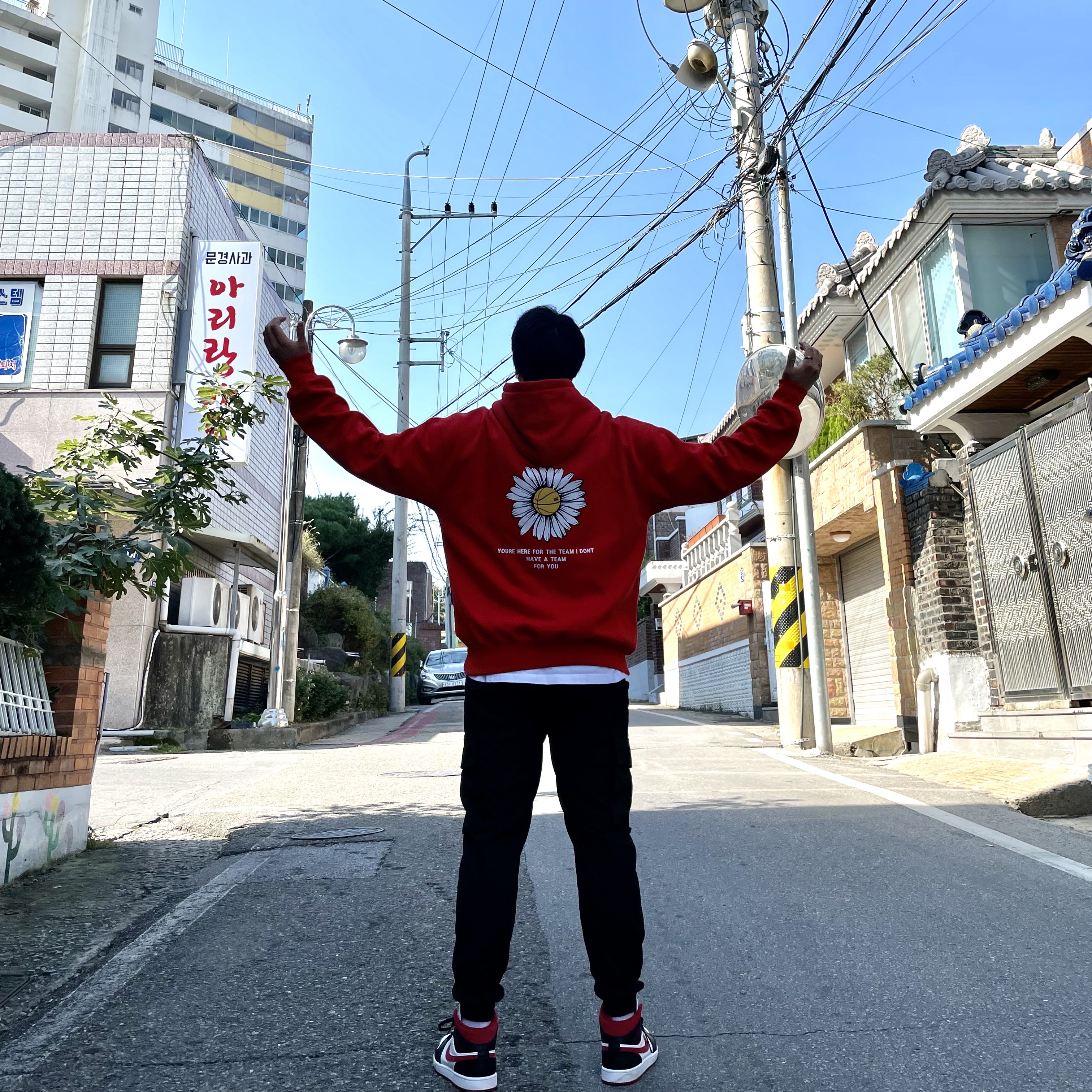 Jordan 1 Mid Gym Red Black White 착용 스타일