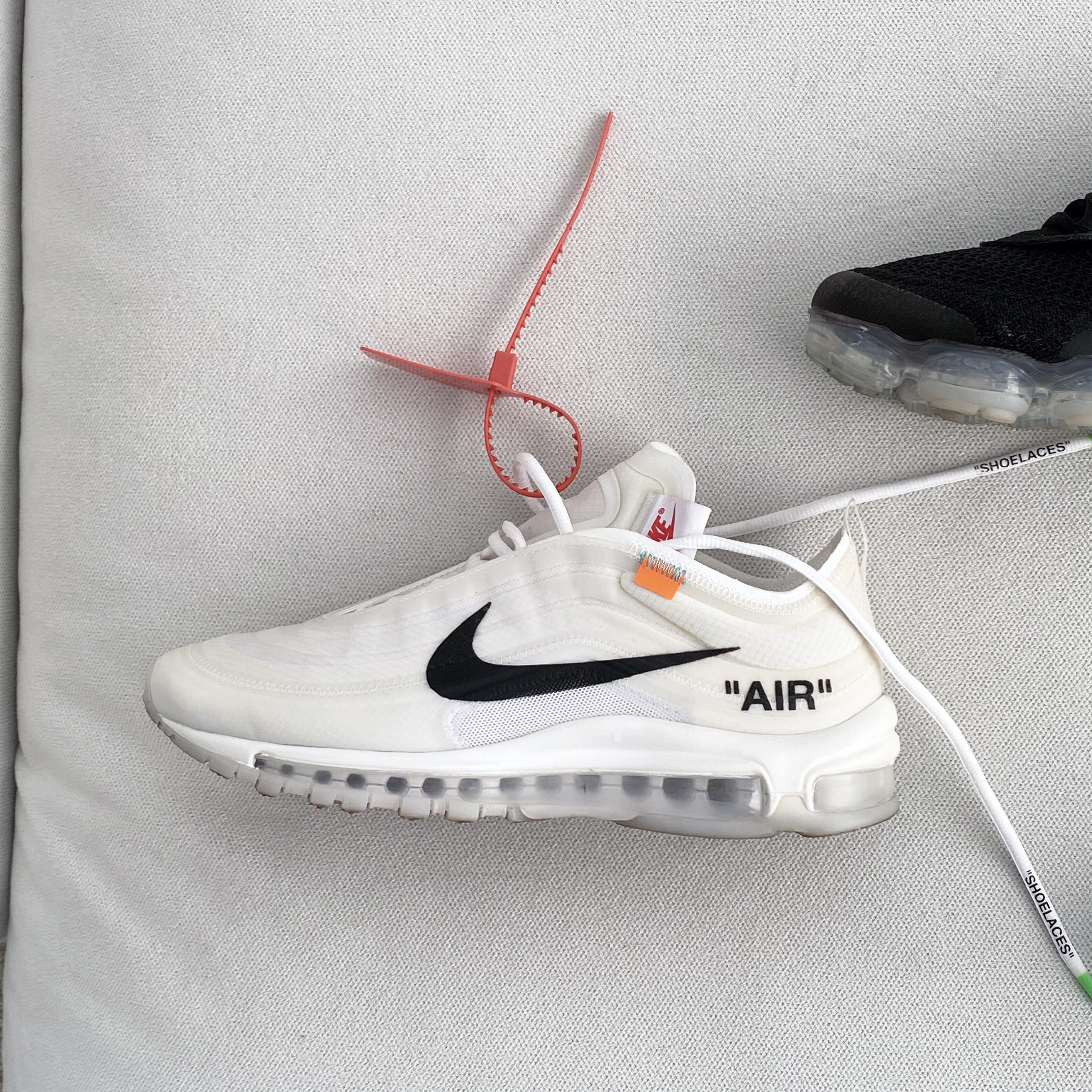 Nike x Off-White Air Max 97 OG The Ten, Nike x Off-White Air VaporMax V2 Black 착용 스타일 - 2