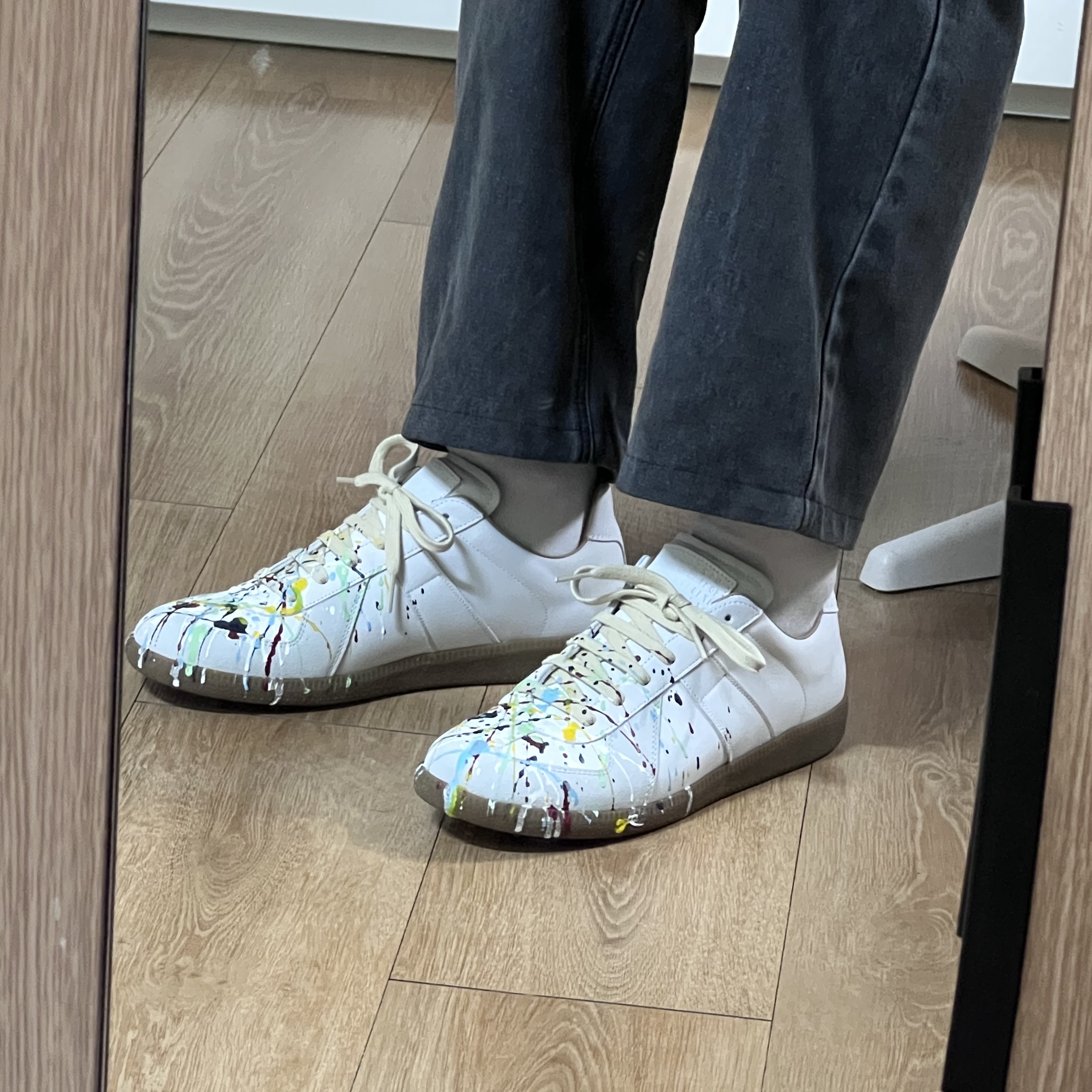 Maison Margiela Replica Paint Drop Sneakers 착용 스타일