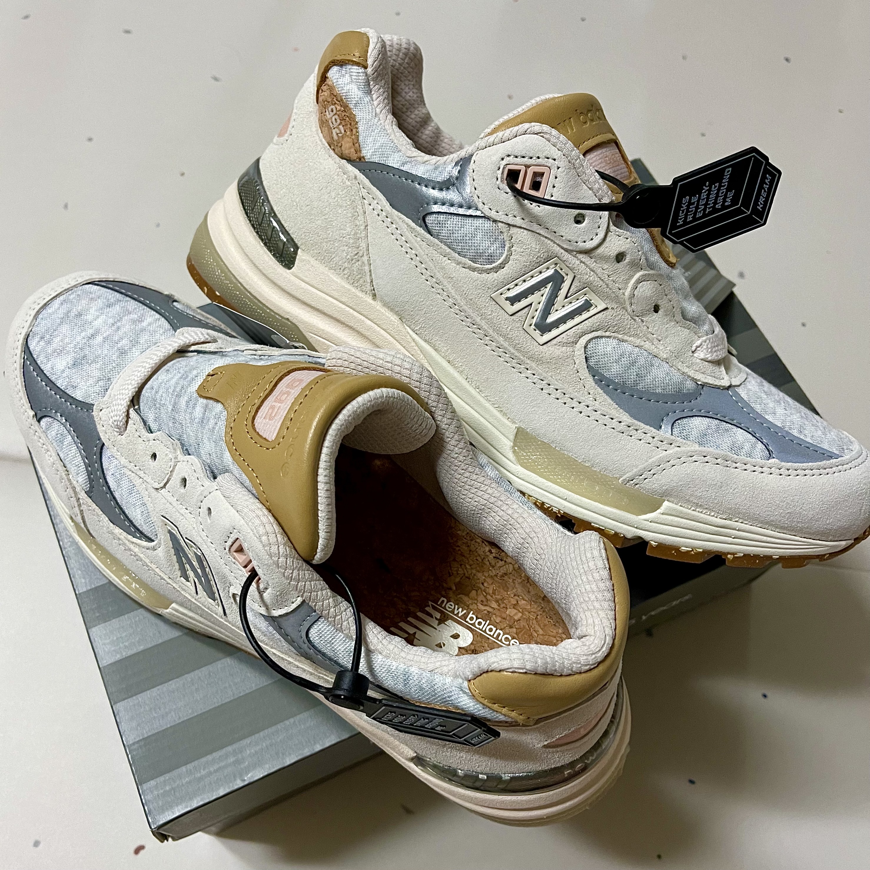 (W) New Balance 992 Made in USA Raw Silk 착용 스타일