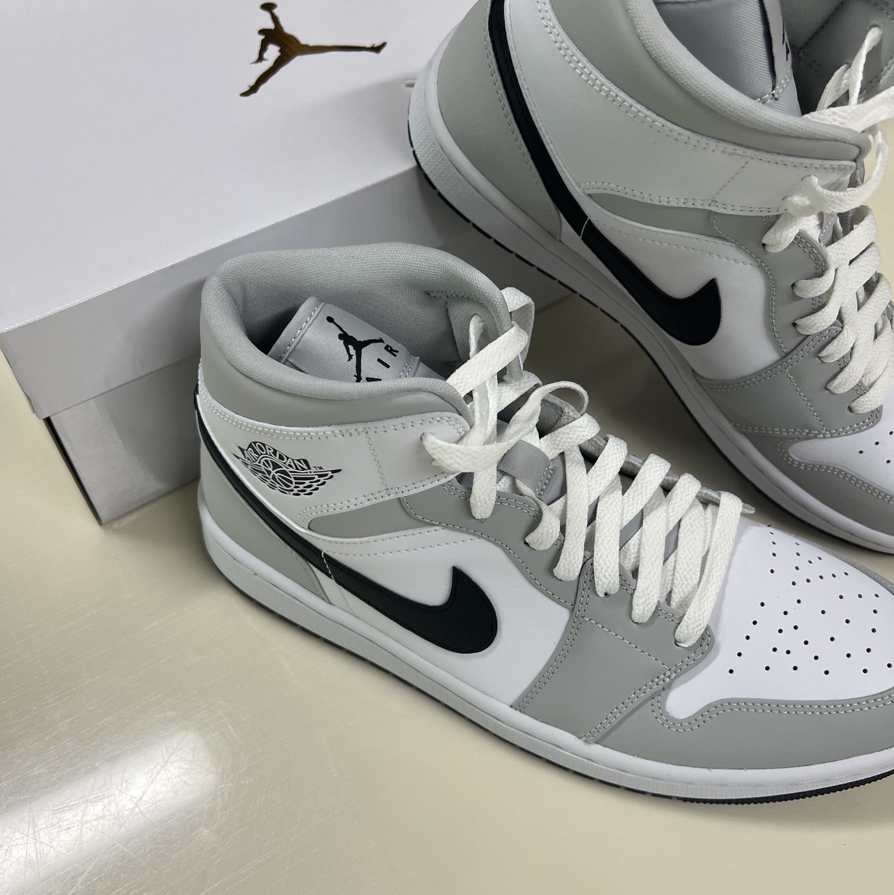 (W) Jordan 1 Mid Grey Fog 착용 스타일