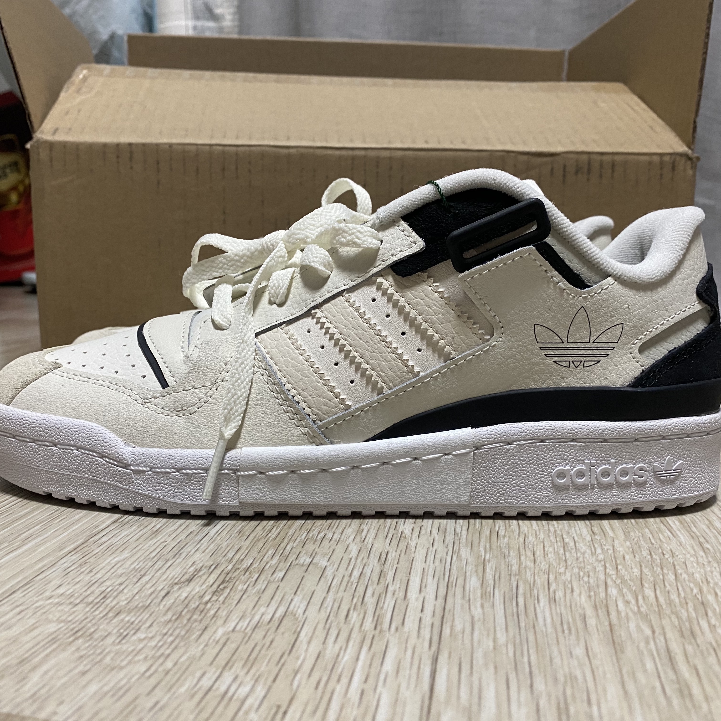 Adidas Forum Exhibit Low Off White Black 착용 스타일 - 1