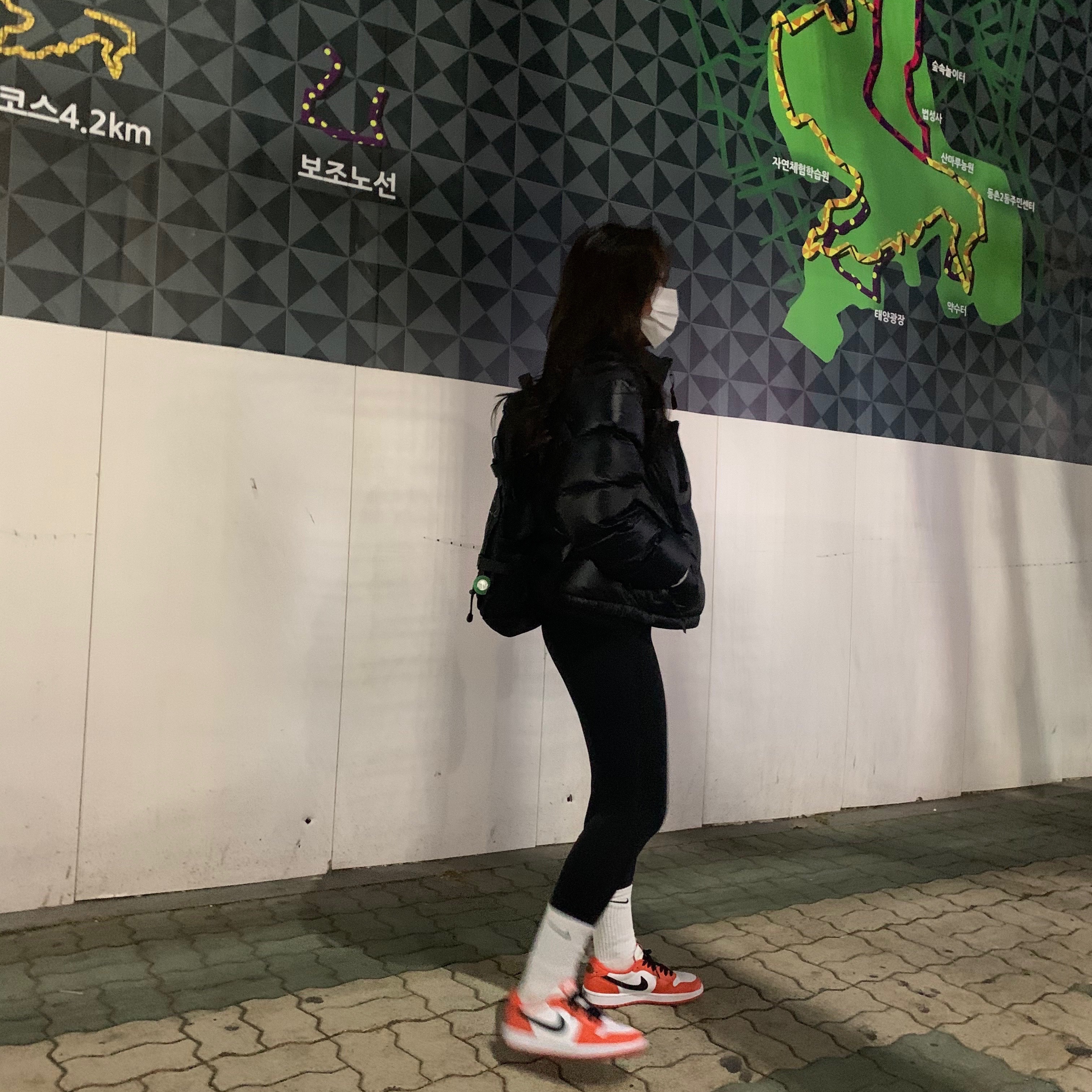 Jordan 1 Low OG Starfish, Supreme Backpack Black - 18FW 착용 스타일