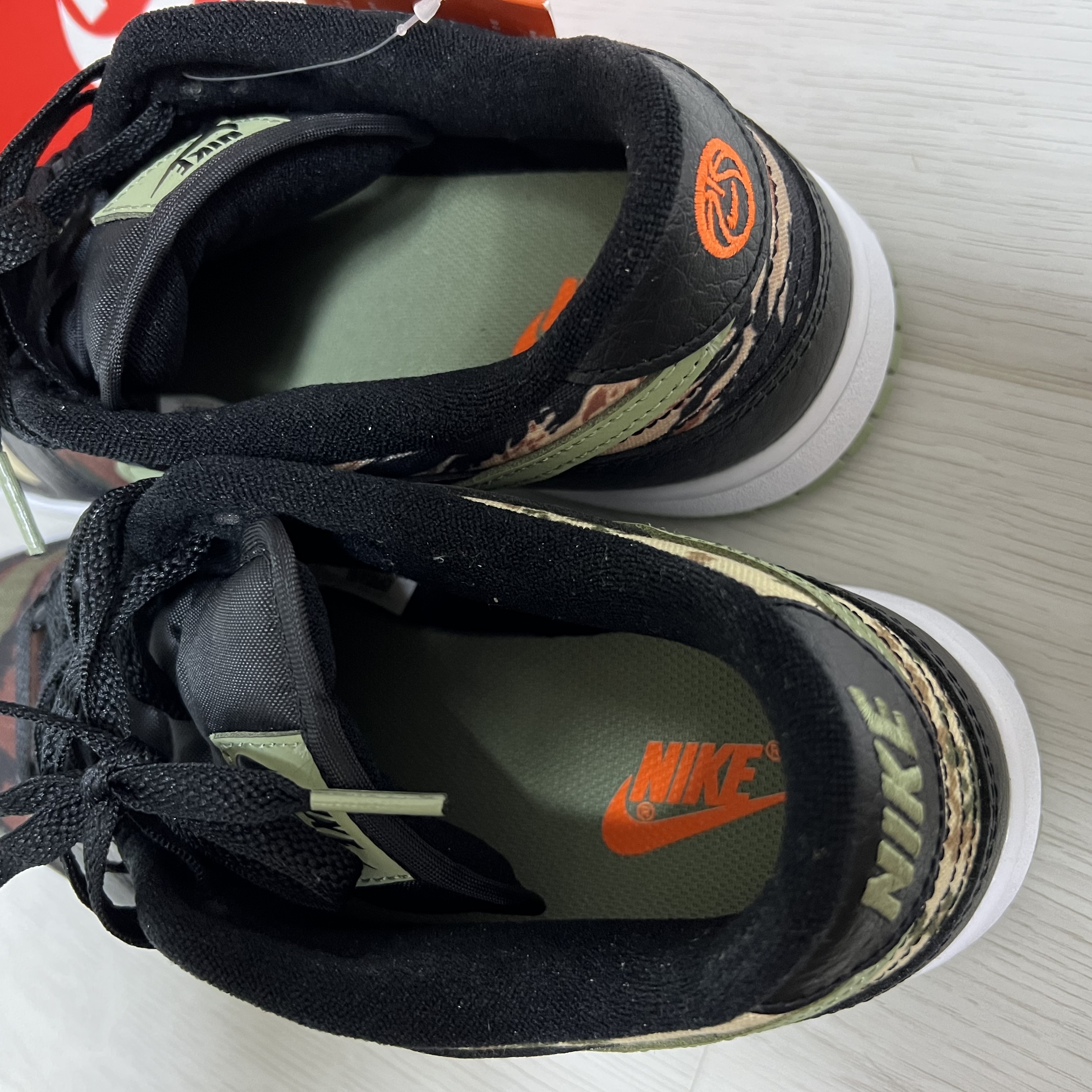 Nike Dunk Low SE Black Multi Camo 착용 스타일 - 3