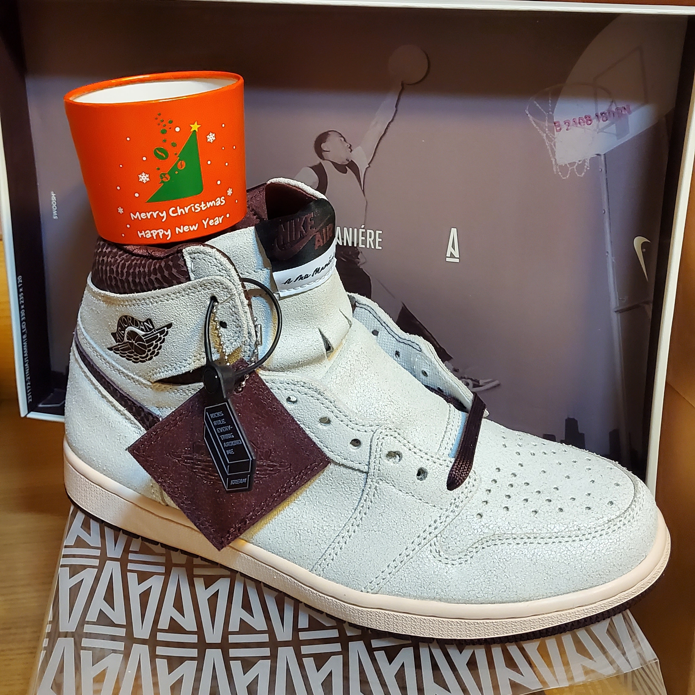 Jordan 1 x A Ma Maniere Retro High OG SP Sail and Burgundy 착용 스타일