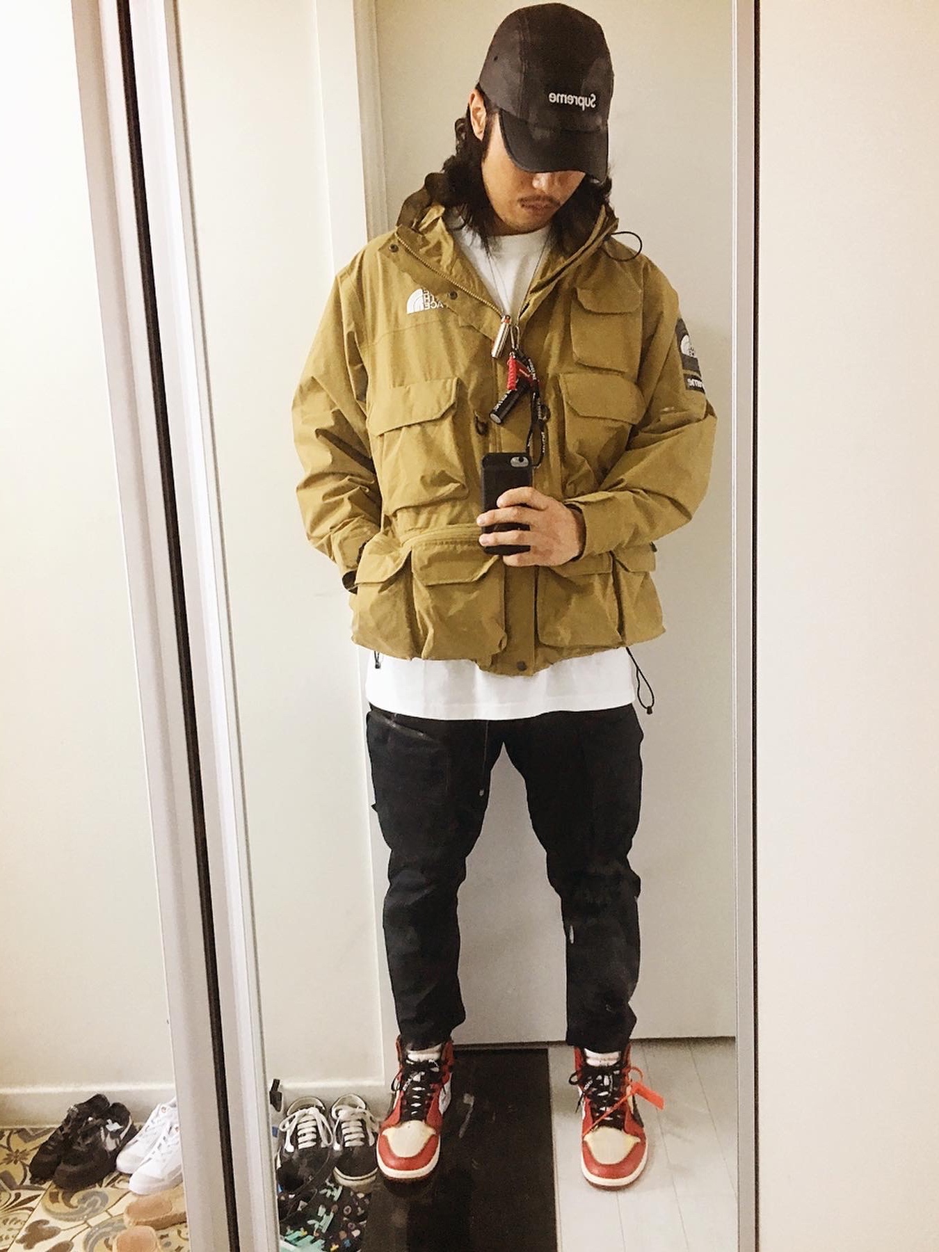 Jordan 1 x Off-White Retro High Chicago The Ten, Supreme x The North Face Cargo Jacket Gold - 20SS 착용 스타일 - 1