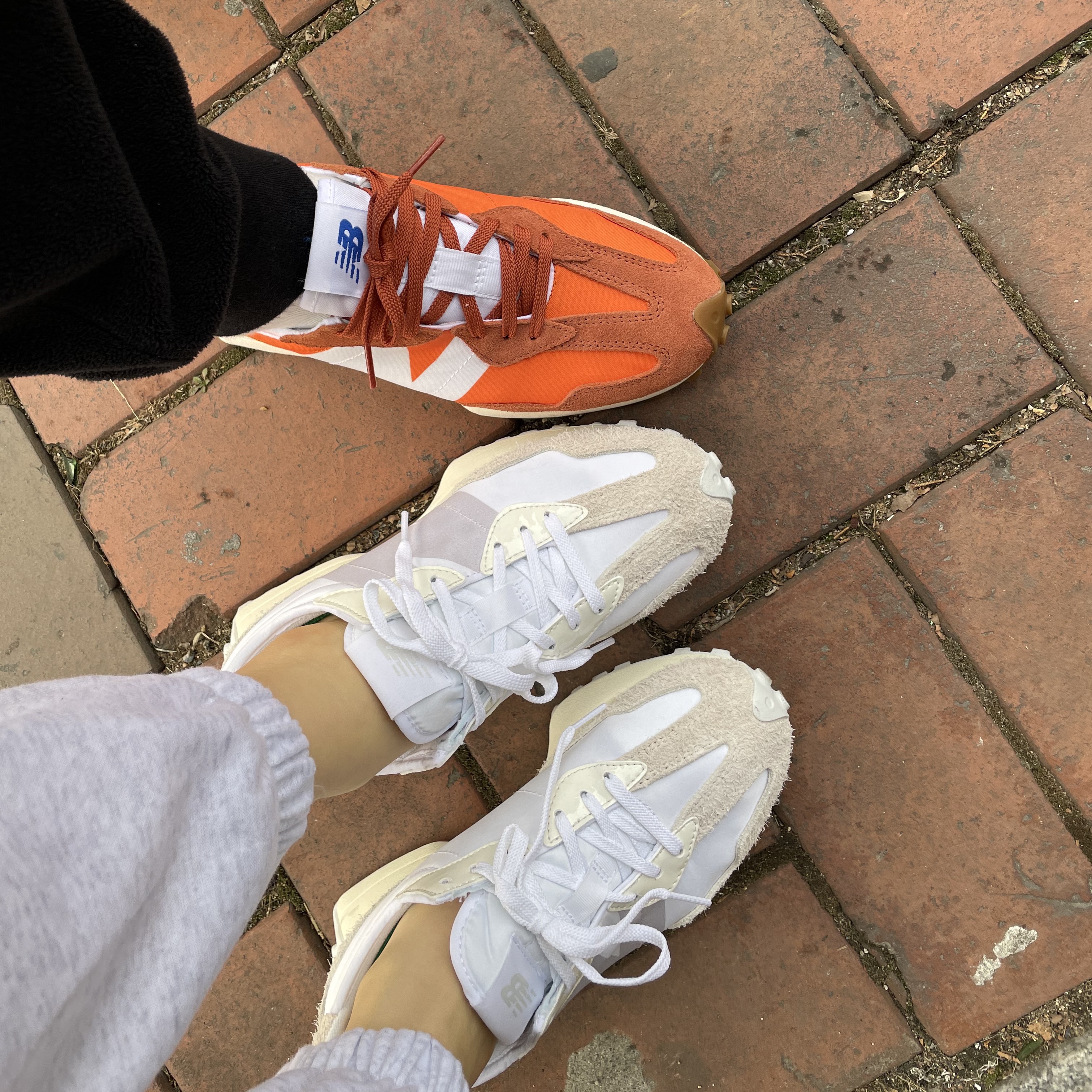 (W) New Balance 327 White Moonbeam 착용 스타일