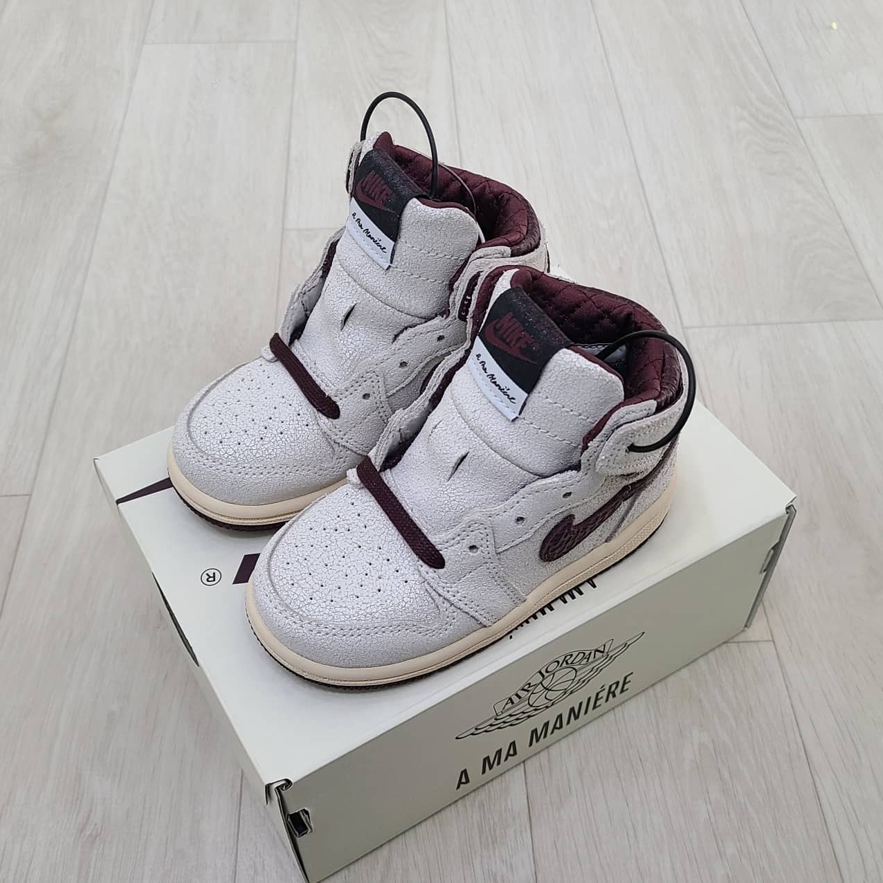 (TD) Jordan 1 x A Ma Maniere Retro High OG SP Burgundy and Sail 착용 스타일 - 2