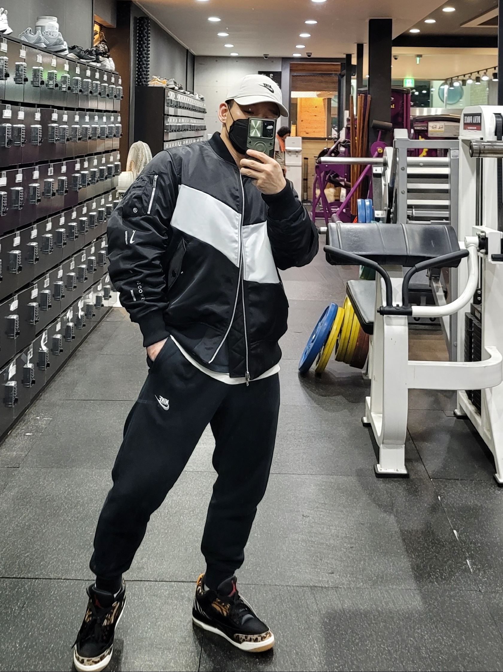 Nike NSW Swoosh Therma-Fit Bomber Black - Asia, Jordan 3 Retro SE Animal Instinct 착용 스타일